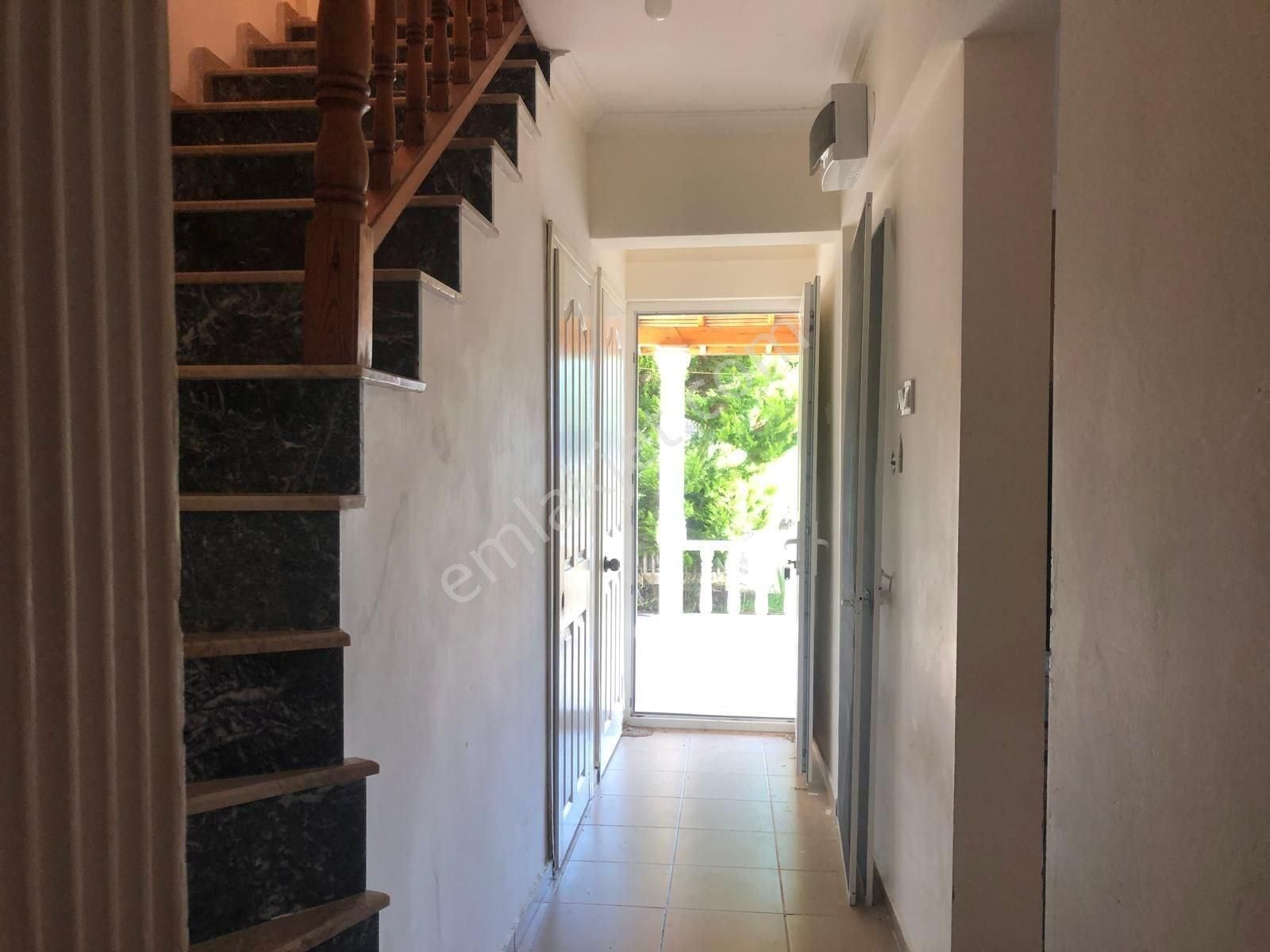 Altınova Öğretmenler Sitesinde Deniz Manzaralı Satılık Villa - Görsel 8