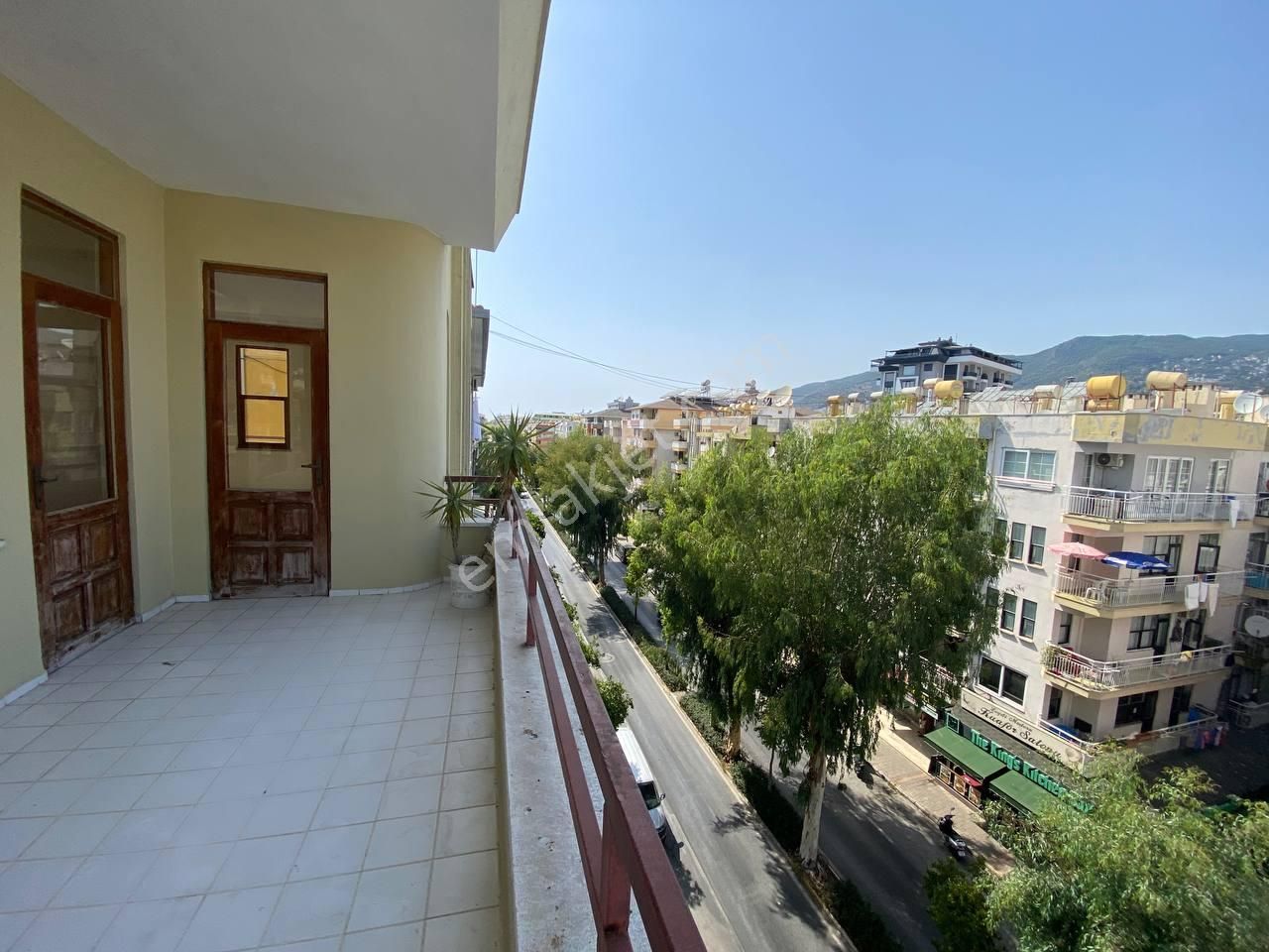 Alanya Merkezde Asansörlü 2+1 Ayrı Mutfak 120 M2 Boş Temiz Daire - Görsel 9