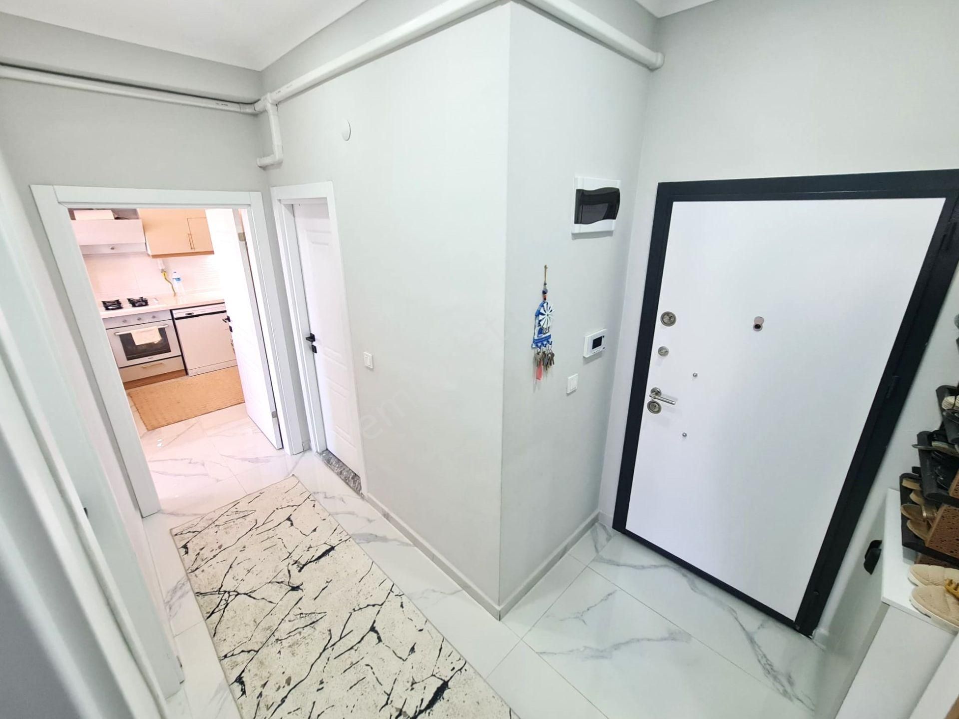 Edremit Kadıköy'de Aygül'den Ara Kat Ön Cephe 1 Yaşında Doğalgazlı Asansörlü 2+1 Acill Satılık Daire - Görsel 24