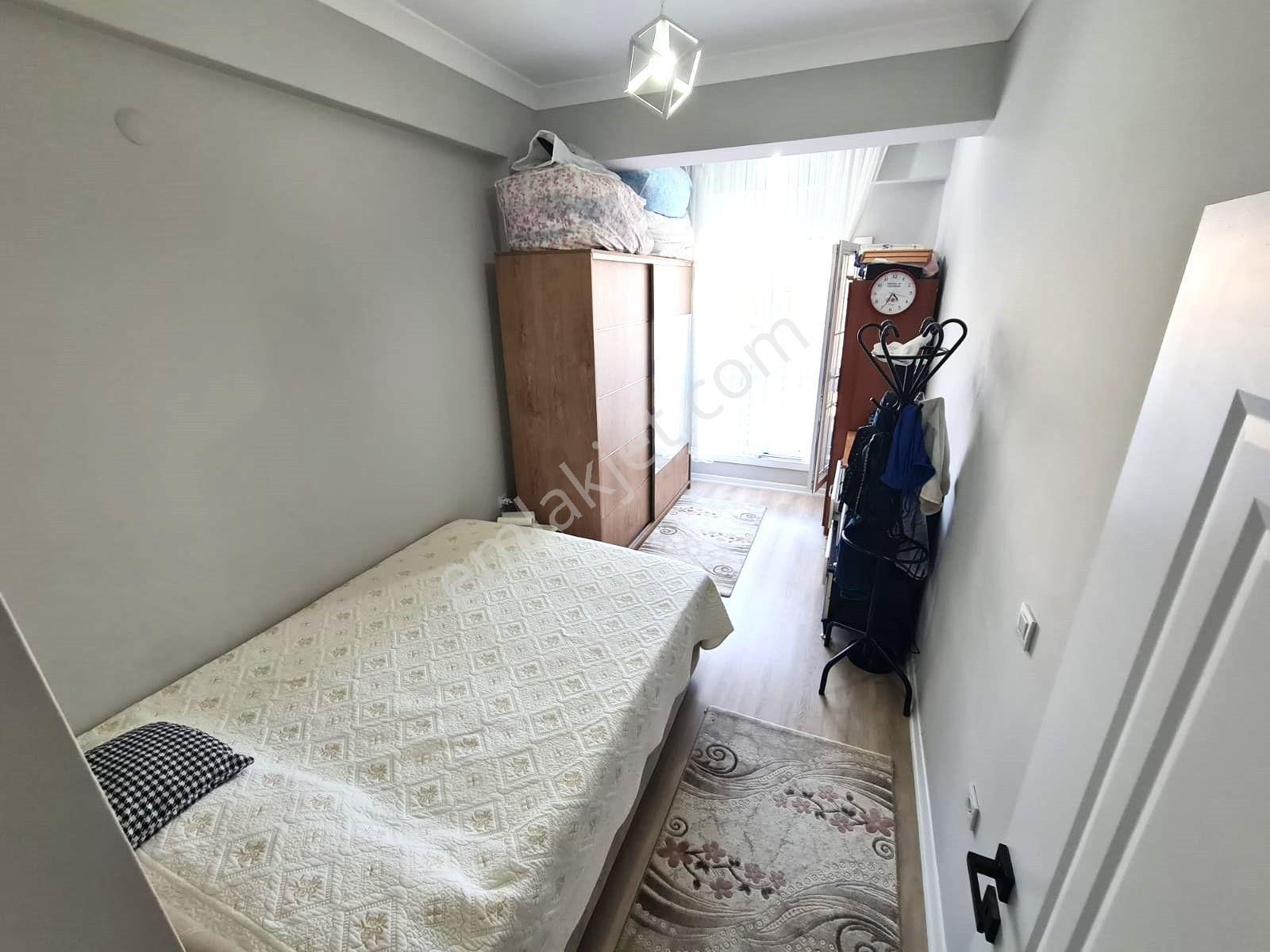 Edremit Kadıköy'de Aygül'den Ara Kat Ön Cephe 1 Yaşında Doğalgazlı Asansörlü 2+1 Acill Satılık Daire - Görsel 18
