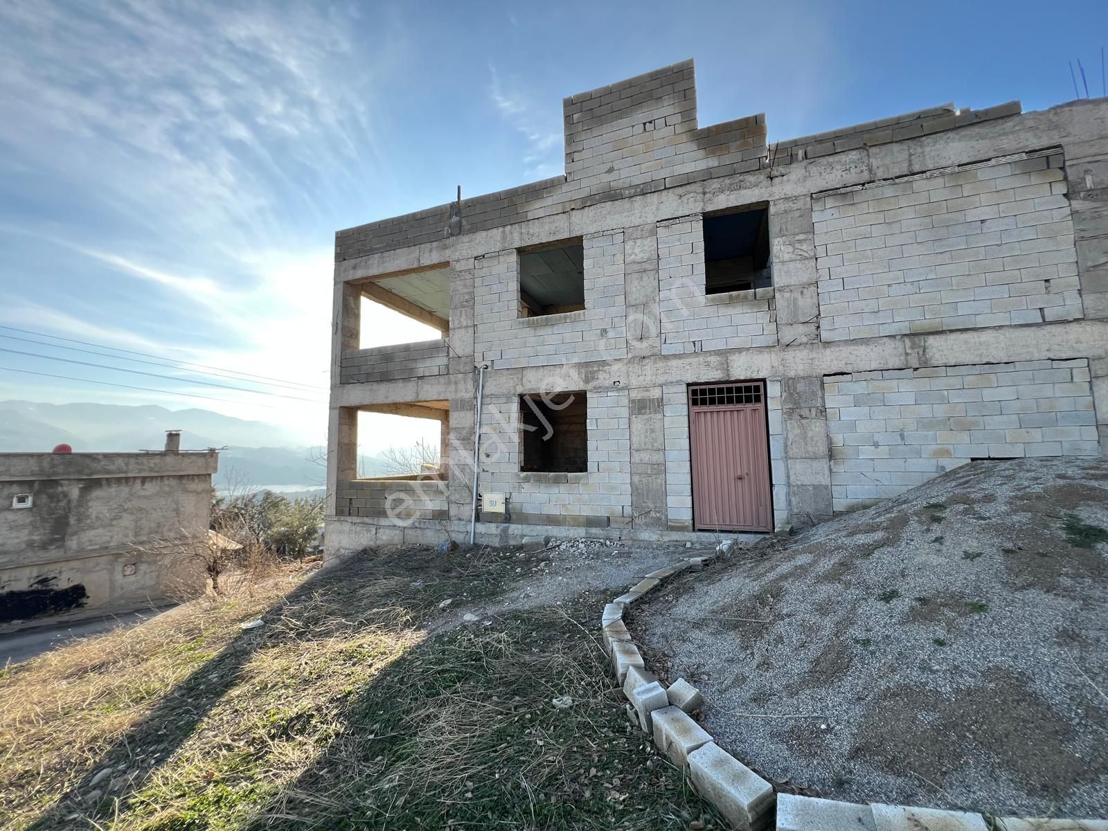 Cb'den Köselide 2 Katlı Kargası Bitmiş Satılık Bağ Evi