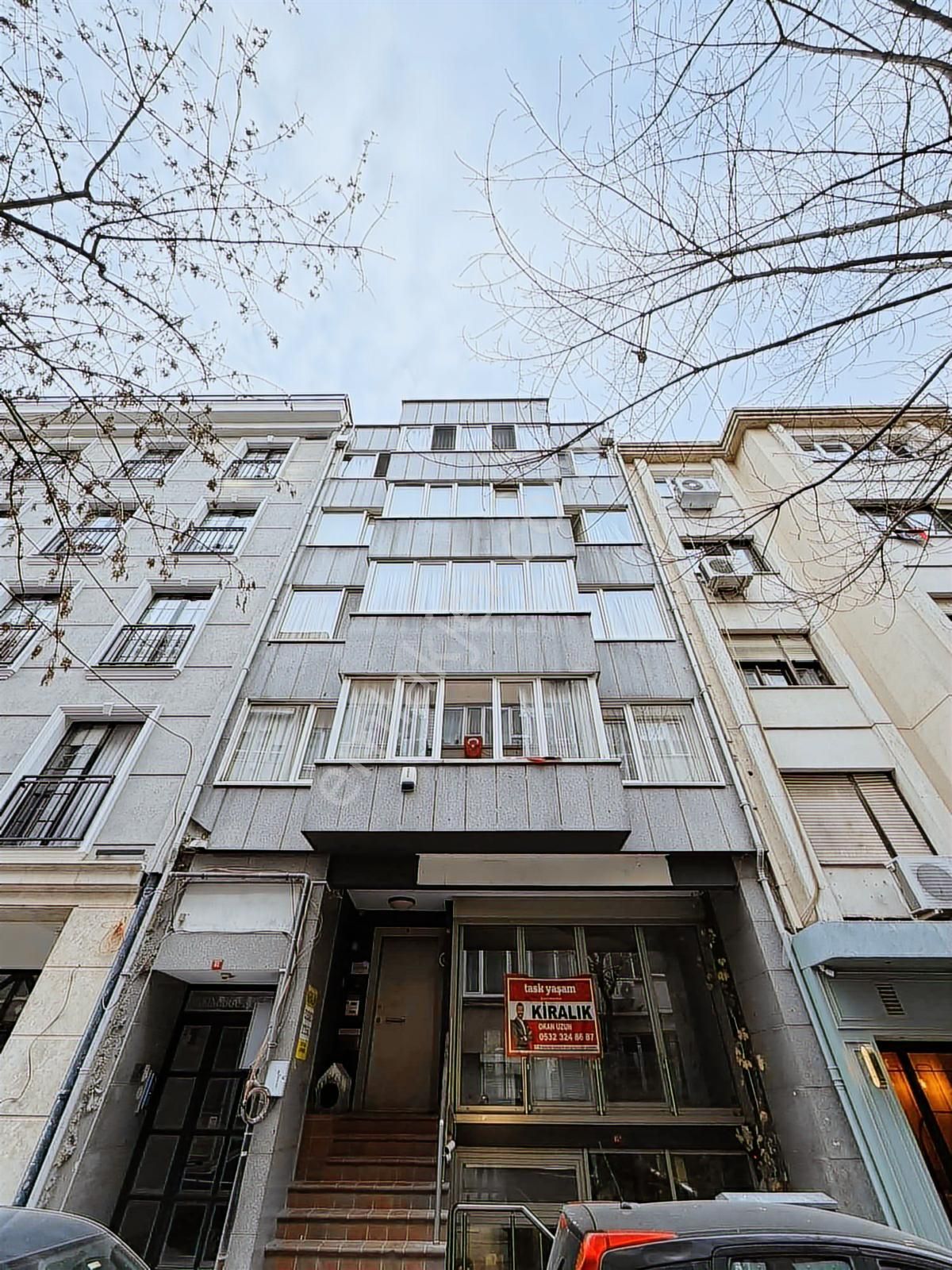 Teşvikiye Genç Binada Balkonlu Kiralık Dükkan&mağaza&ofis