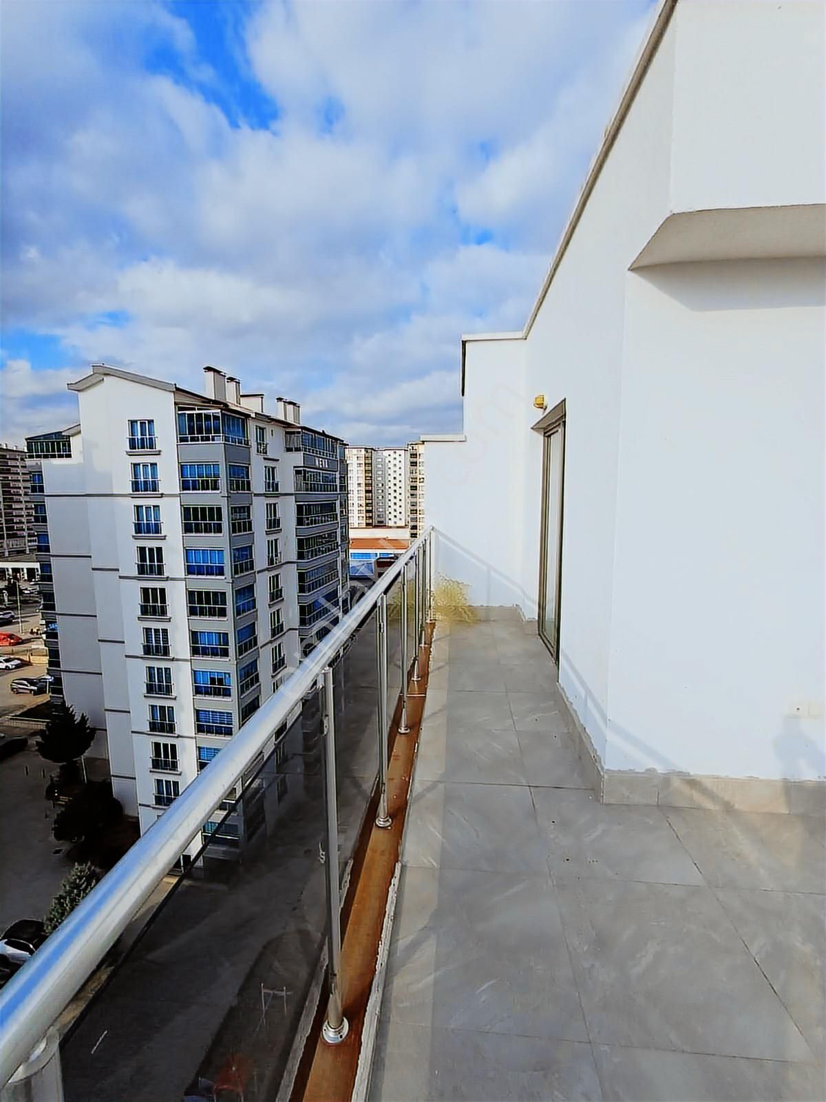 Turyaptan Teraslı-geniş- Eşyalı 1+1 Dubleks Daire - Görsel 17