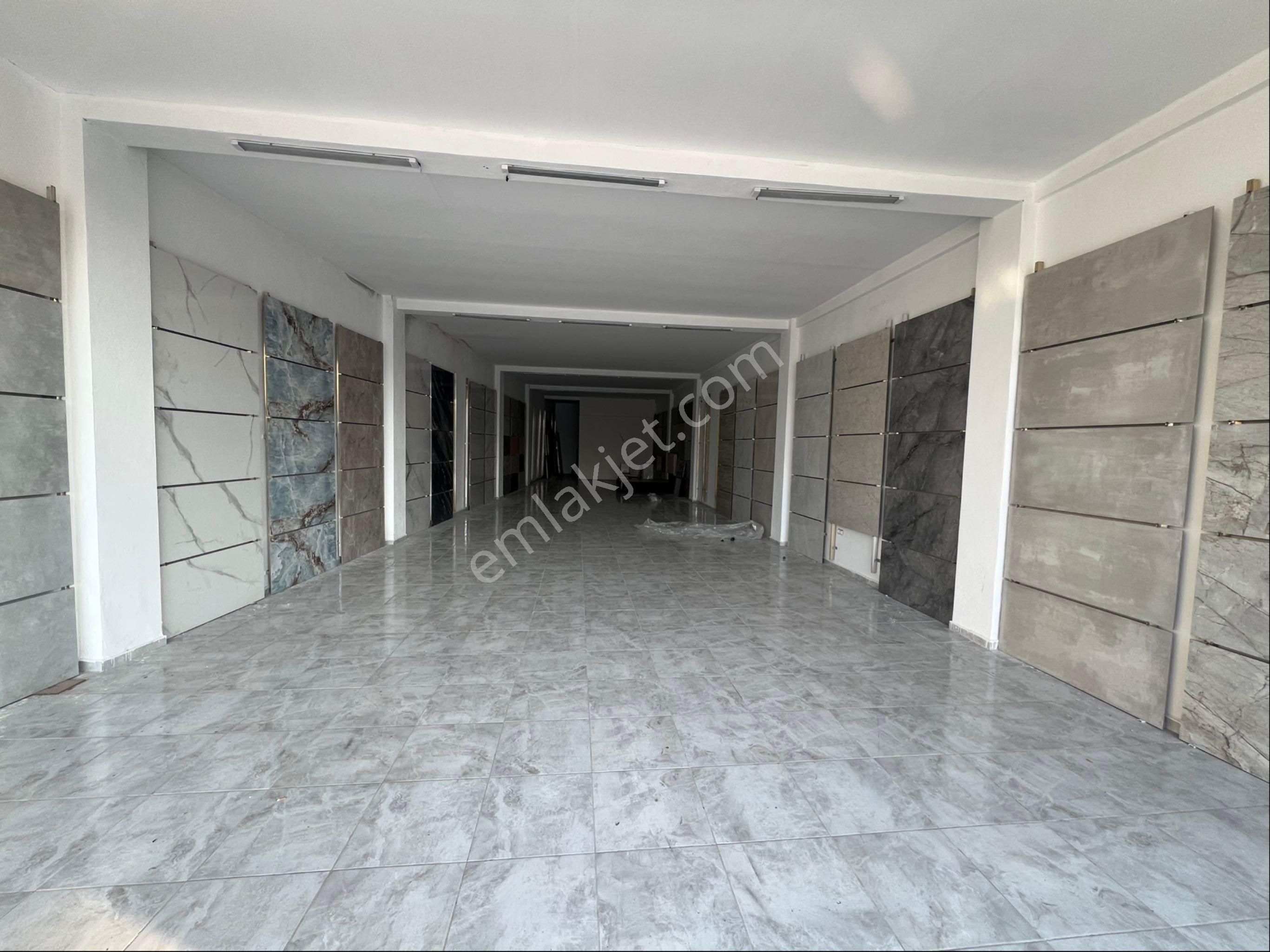 Fıstıklık Mah.işlek Cadde Üzeri Kiralık 400 M2 Dükkan