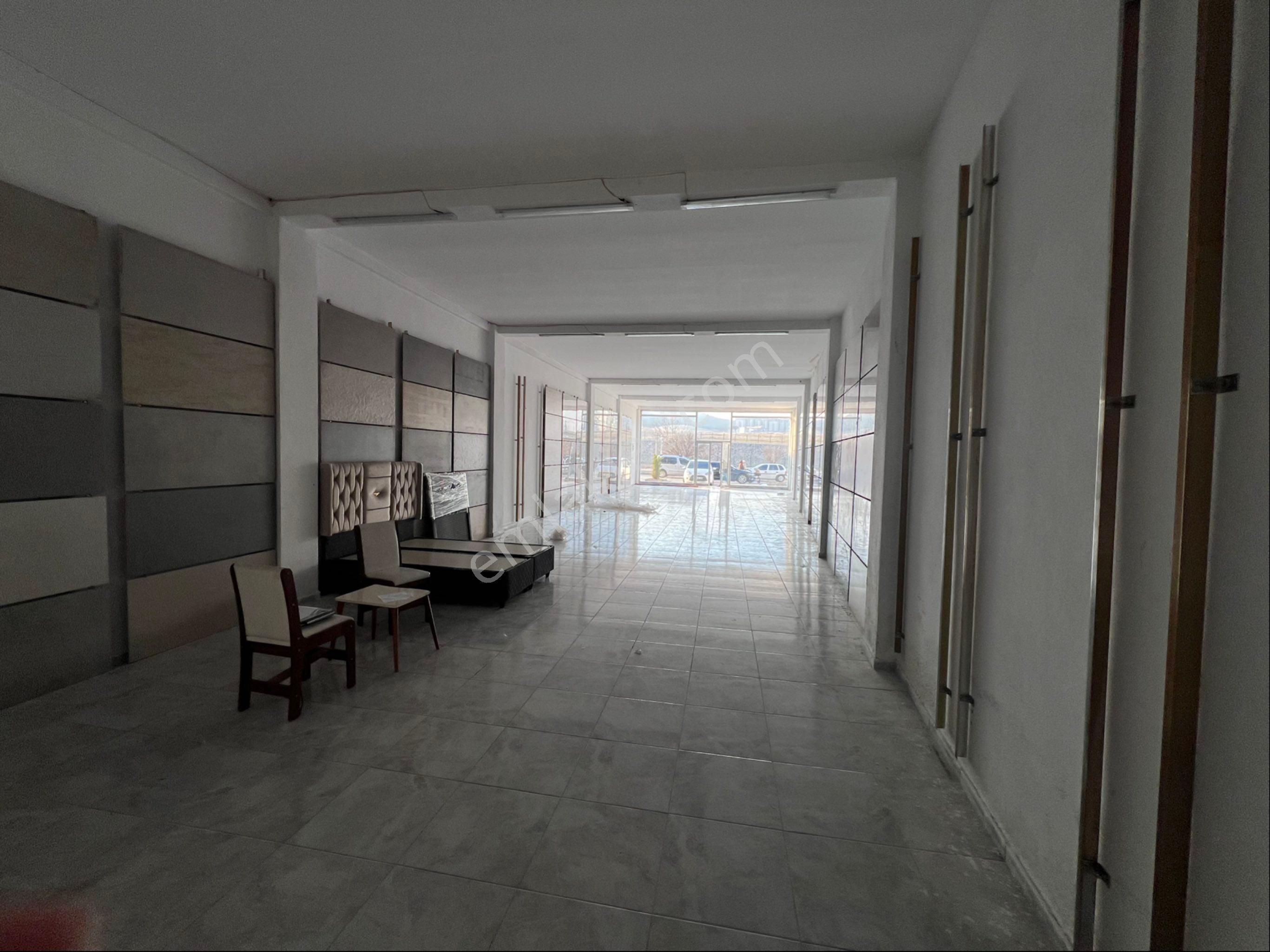 Fıstıklık Mah.işlek Cadde Üzeri Kiralık 400 M2 Dükkan - Görsel 2