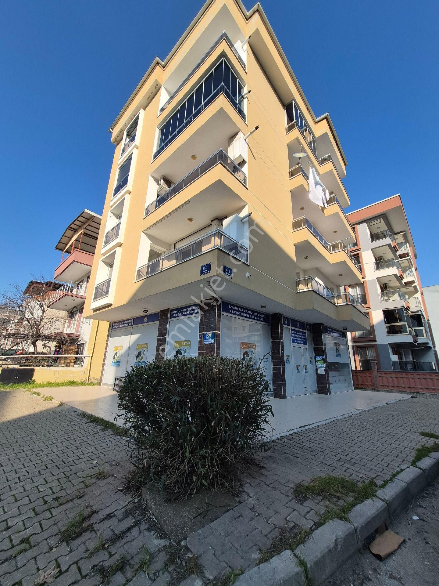 Menderes Kemalpaşa 3+1 Doğalgazlı Asansörlü Ebeyn Ban - Görsel 15