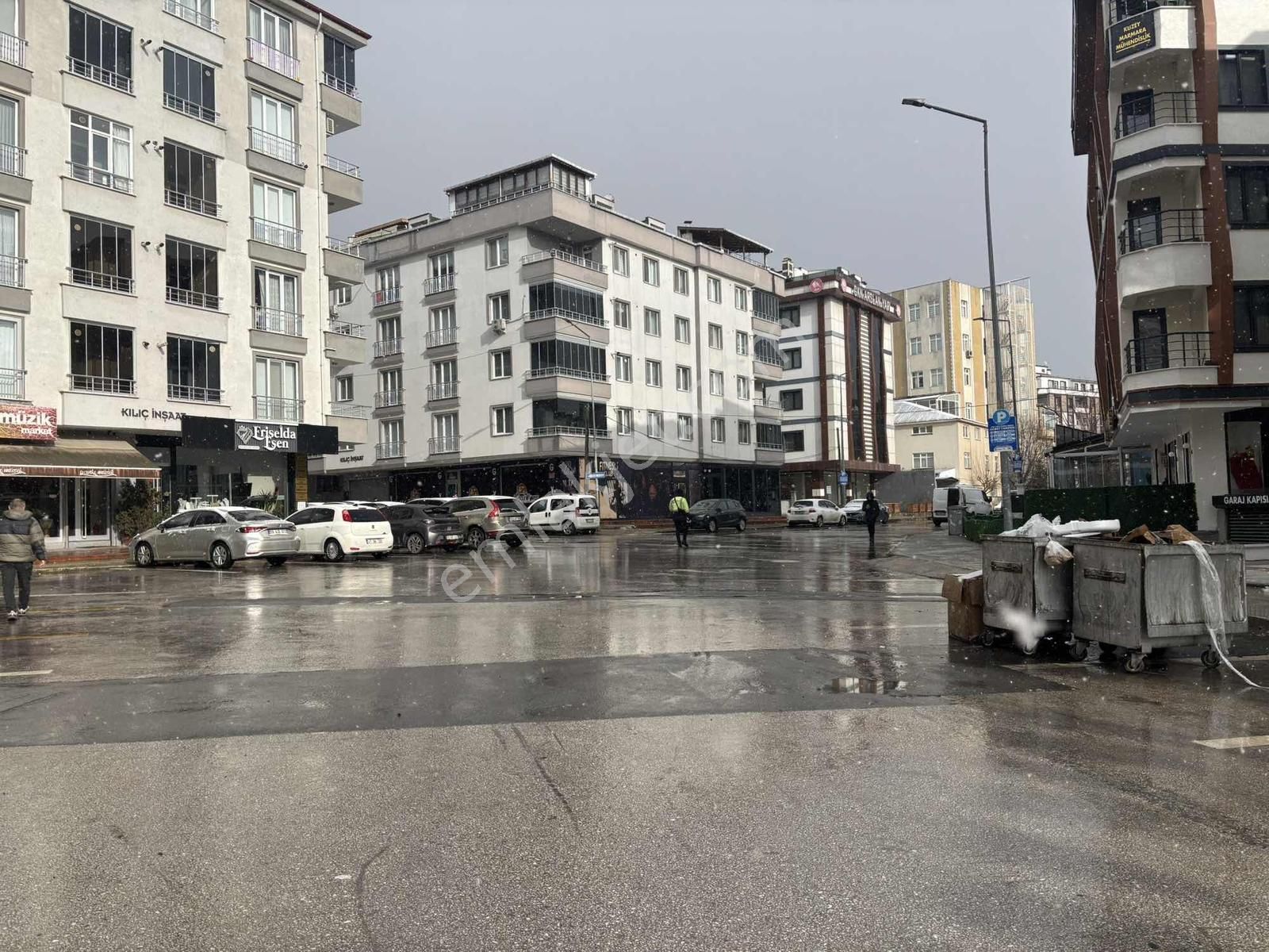 Fa Özbir'den Belediye Meydanında Ferah 2+1 Kiralık Daire - Görsel 23