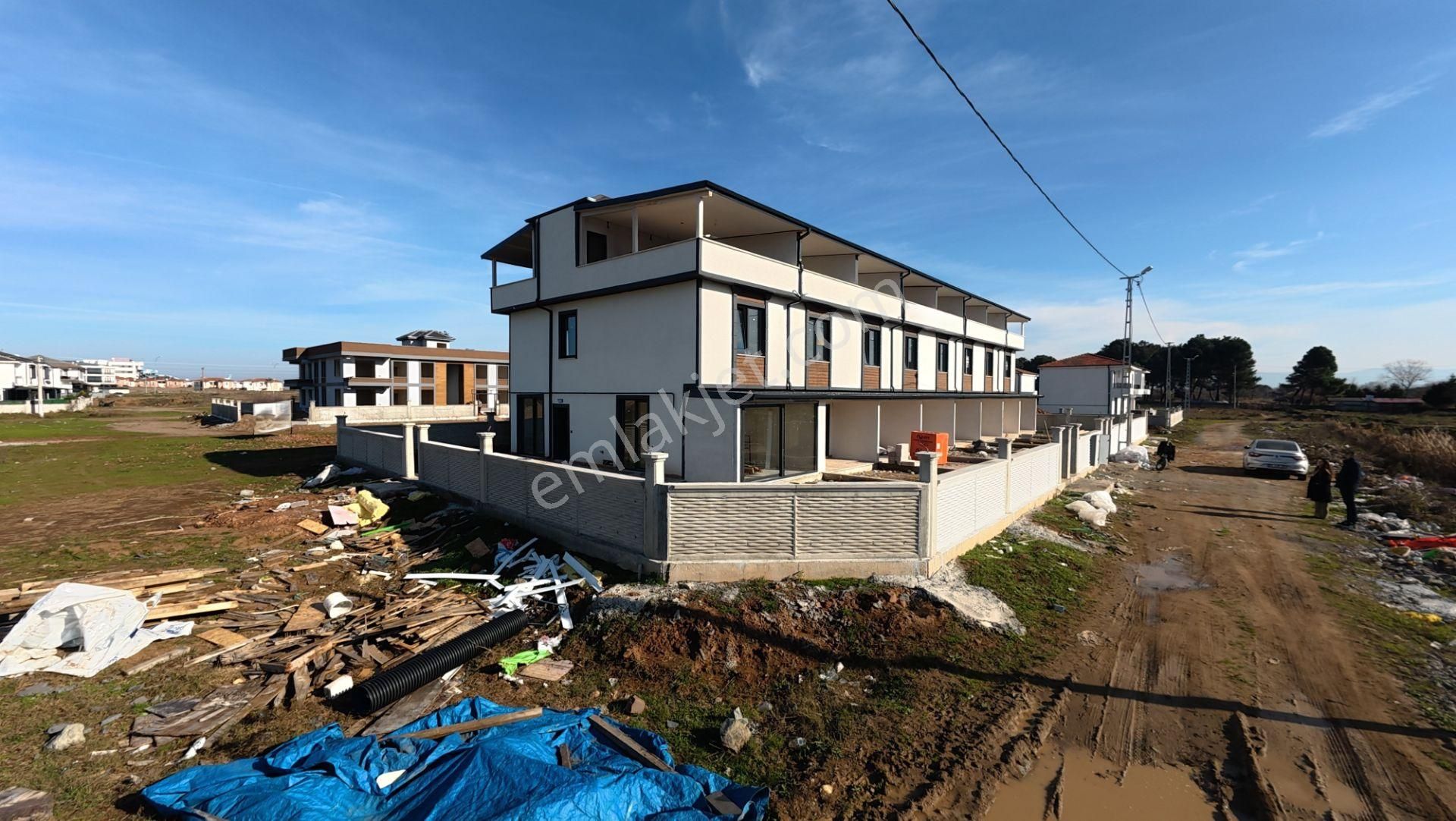 Sakarya Karasu'da Müstakil Havuzlu Teraslı 3+1 Sıfır Villa