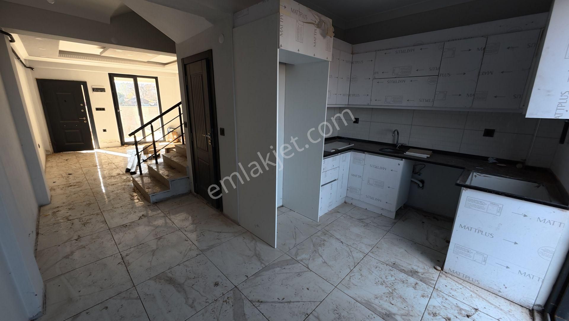 Sakarya Karasu'da Müstakil Havuzlu Teraslı 3+1 Sıfır Villa - Görsel 13