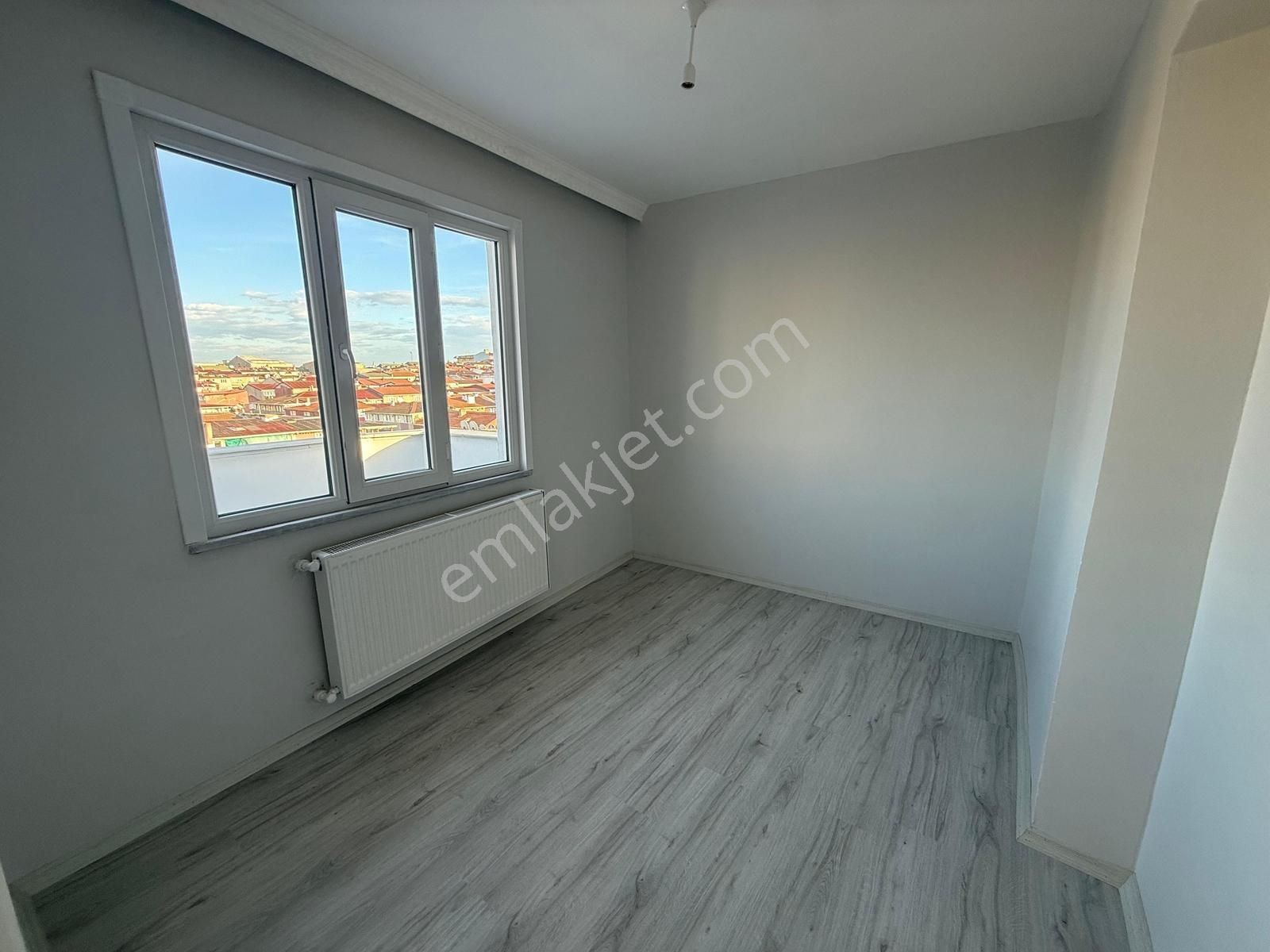 Cebeci'de Satılık 2+1 Masrafsız Çatı Katı Daire - Görsel 2