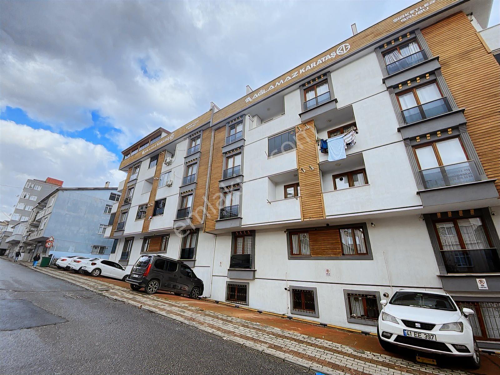 Gebze Güzeller Merkezi Çarşıya Yakın Konumda 2+1 Satılık Daire