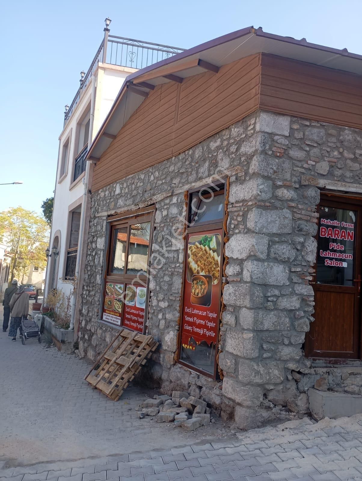 Merkez Gayrimenkulden Satılık Dikilide Çarşıya Yakın Köşe Dükkan - Görsel 4