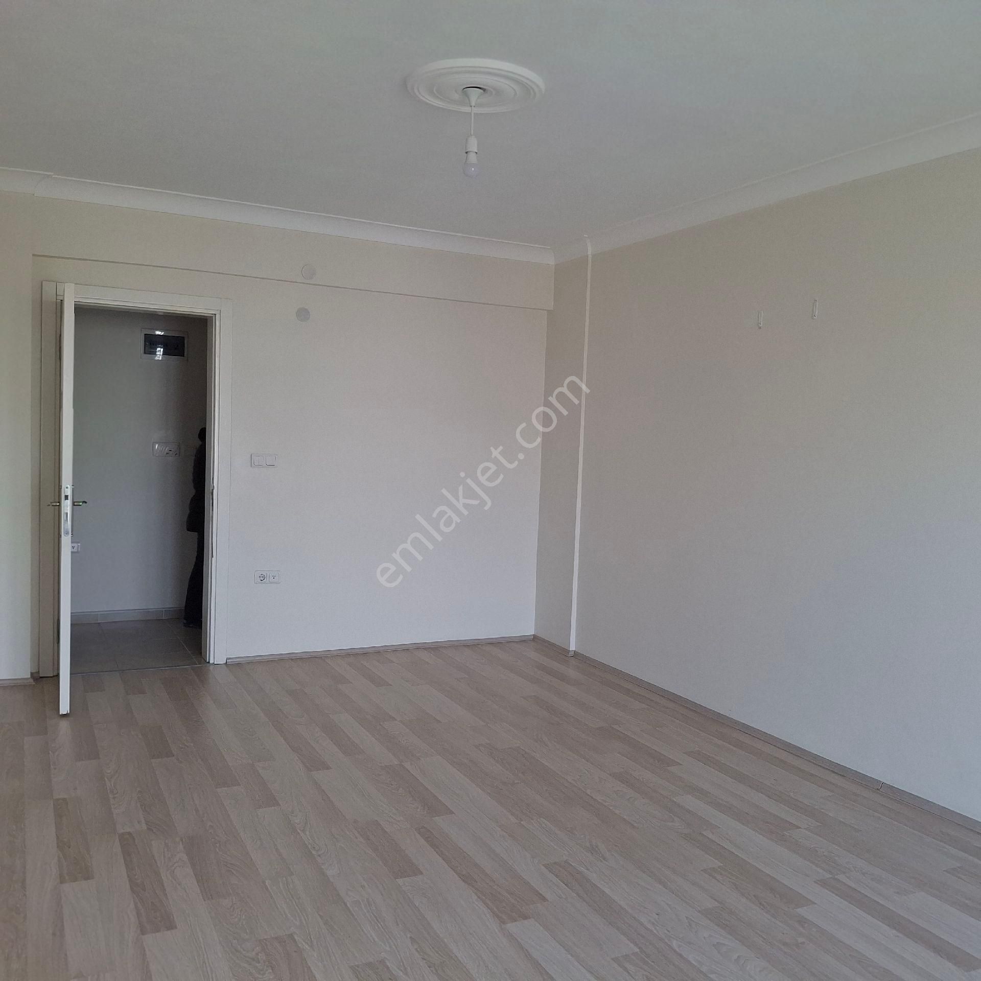 T.dağ Muratlı İstiklal K.pınar Mah'.de Cadde Üzeri Merkezi Konumda (3+1) 3.kat Daire Satılıktır. - Görsel 14