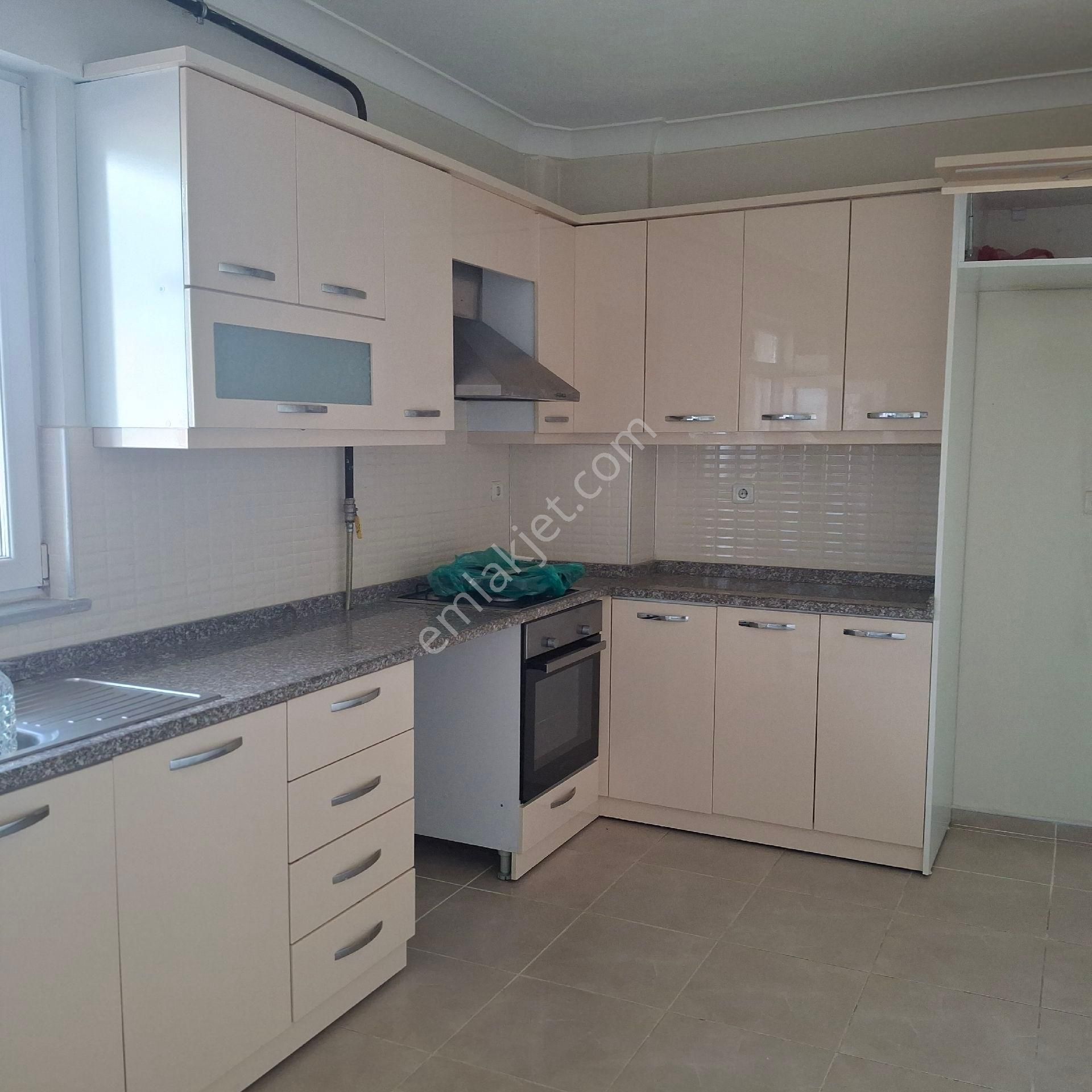 T.dağ Muratlı İstiklal K.pınar Mah'.de Cadde Üzeri Merkezi Konumda (3+1) 3.kat Daire Satılıktır. - Görsel 24