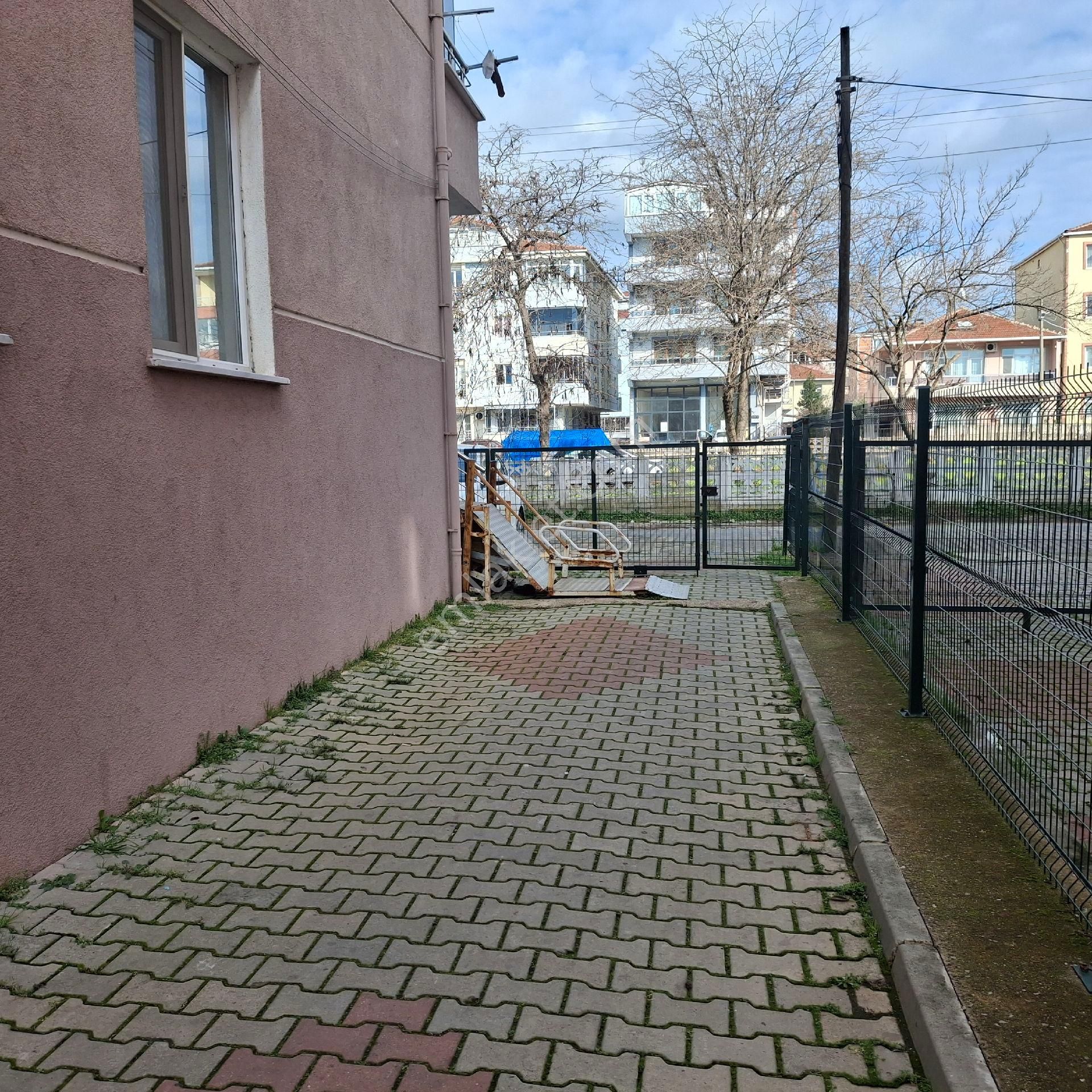 T.dağ Muratlı İstiklal K.pınar Mah'.de Cadde Üzeri Merkezi Konumda (3+1) 3.kat Daire Satılıktır. - Görsel 3