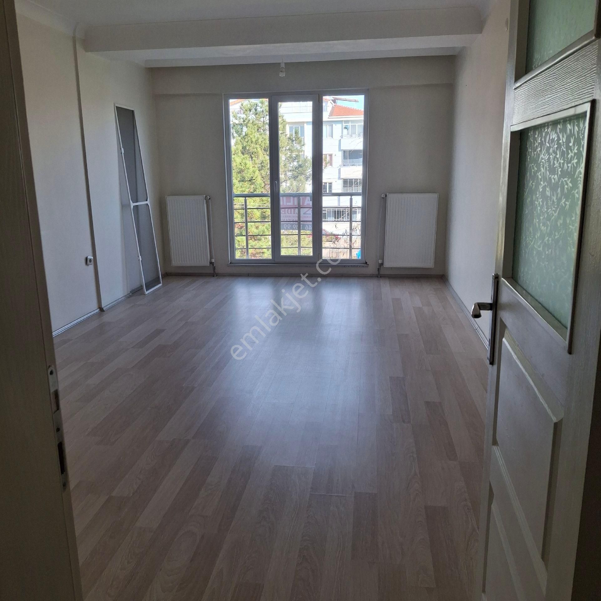 T.dağ Muratlı İstiklal K.pınar Mah'.de Cadde Üzeri Merkezi Konumda (3+1) 3.kat Daire Satılıktır. - Görsel 12