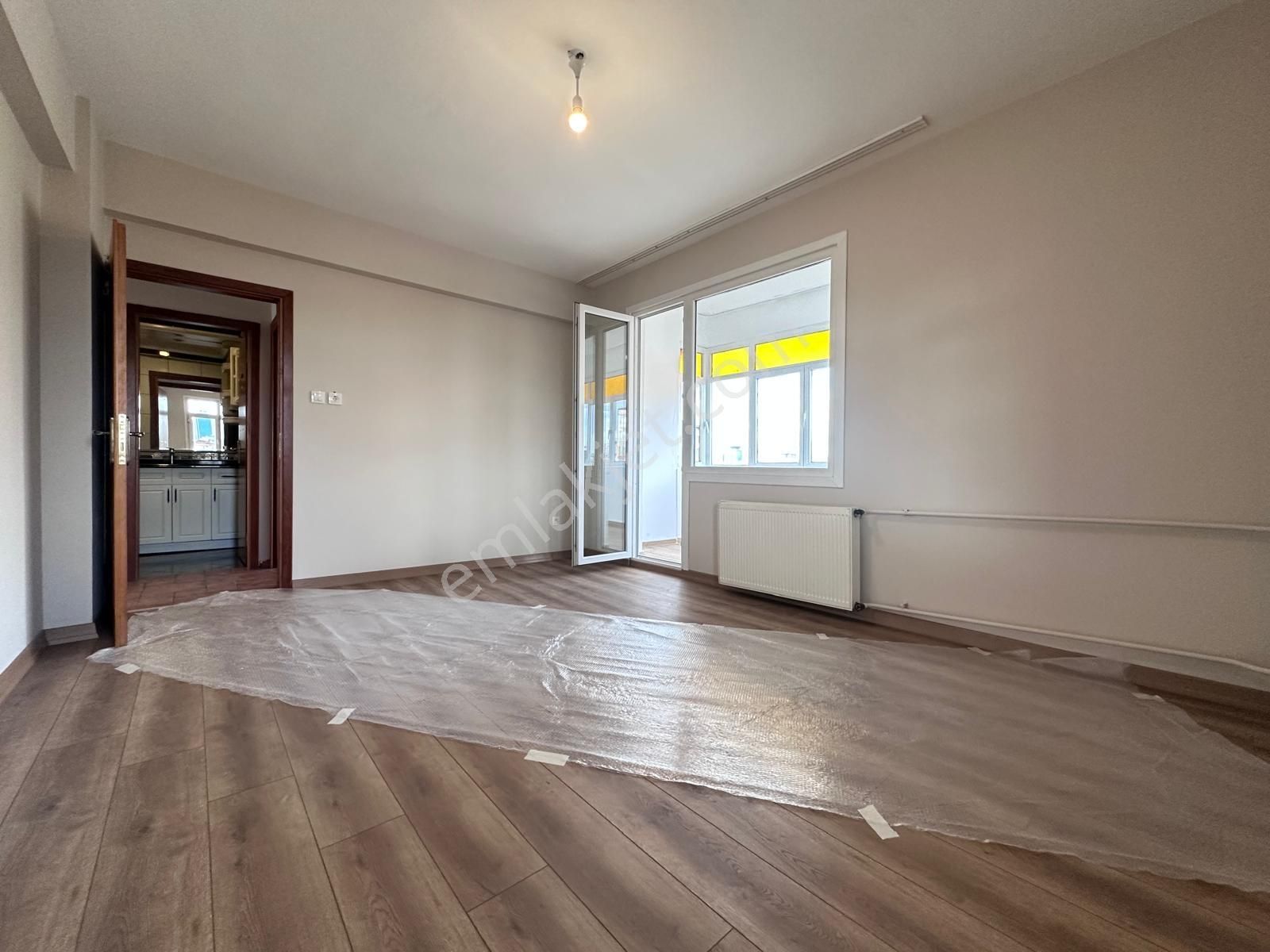 Bayar Caddesin De Kapanmaz Ferahlıkta Çift Balkonlu Net 110m2 - Görsel 26