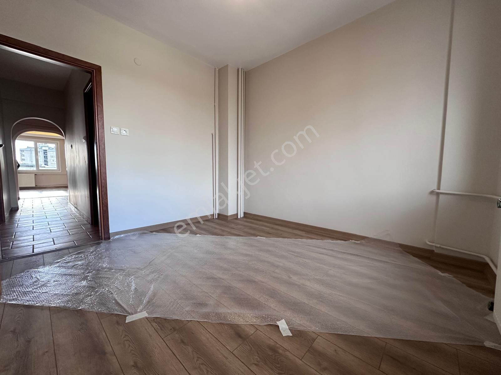 Bayar Caddesin De Kapanmaz Ferahlıkta Çift Balkonlu Net 110m2 - Görsel 8