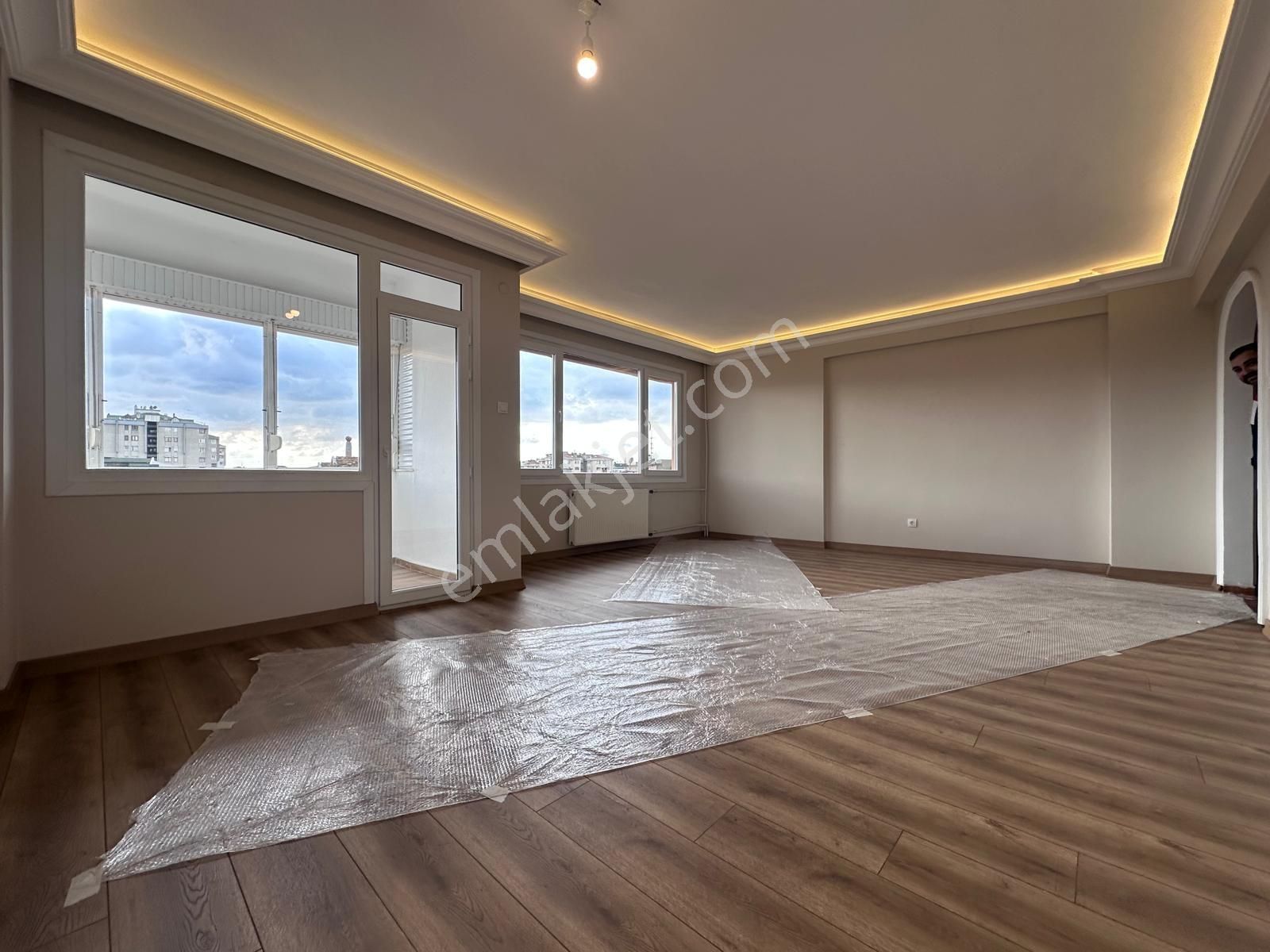Bayar Caddesin De Kapanmaz Ferahlıkta Çift Balkonlu Net 110m2 - Görsel 9