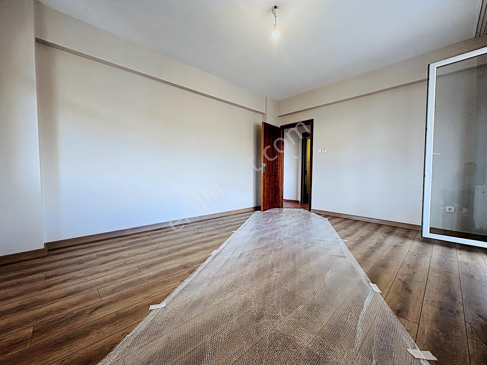 Bayar Caddesin De Kapanmaz Ferahlıkta Çift Balkonlu Net 110m2 - Görsel 13
