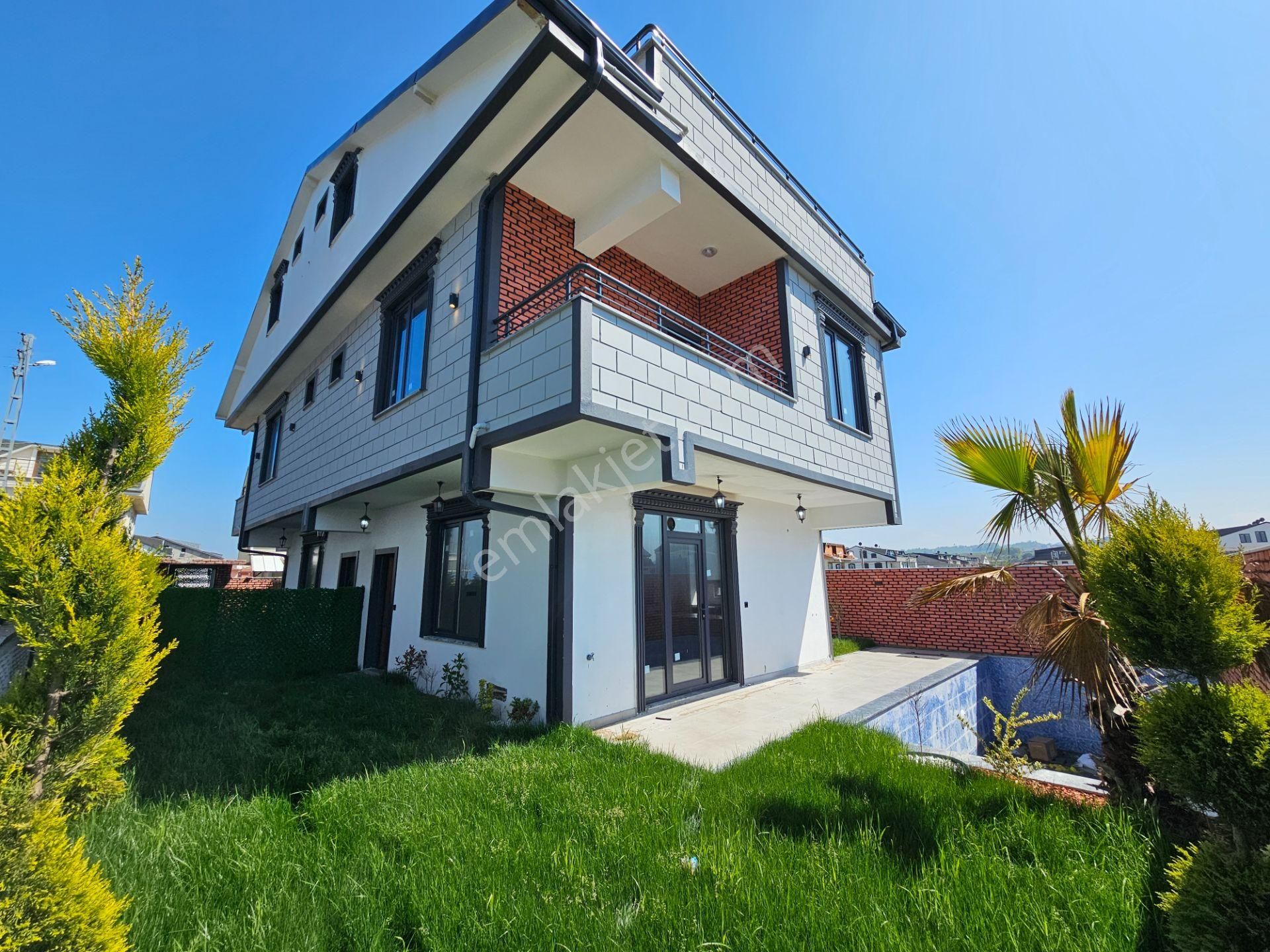 Deniz'den Kocaali Sakarya'da 4+1 Müstakil Havuzlu, Denize 2.parsel,yerden Isıtmalı Lüks Villa