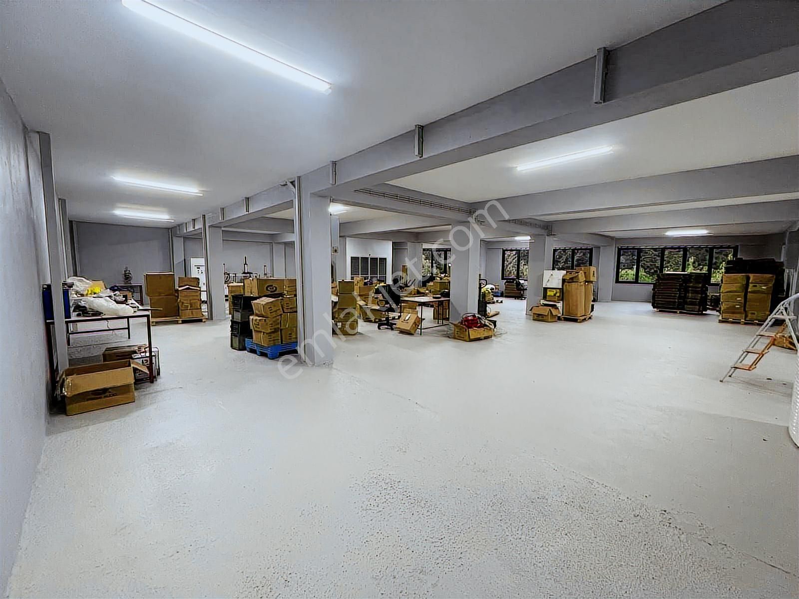 Karabağlar'da Kiralık Ofis-depo-imalathane