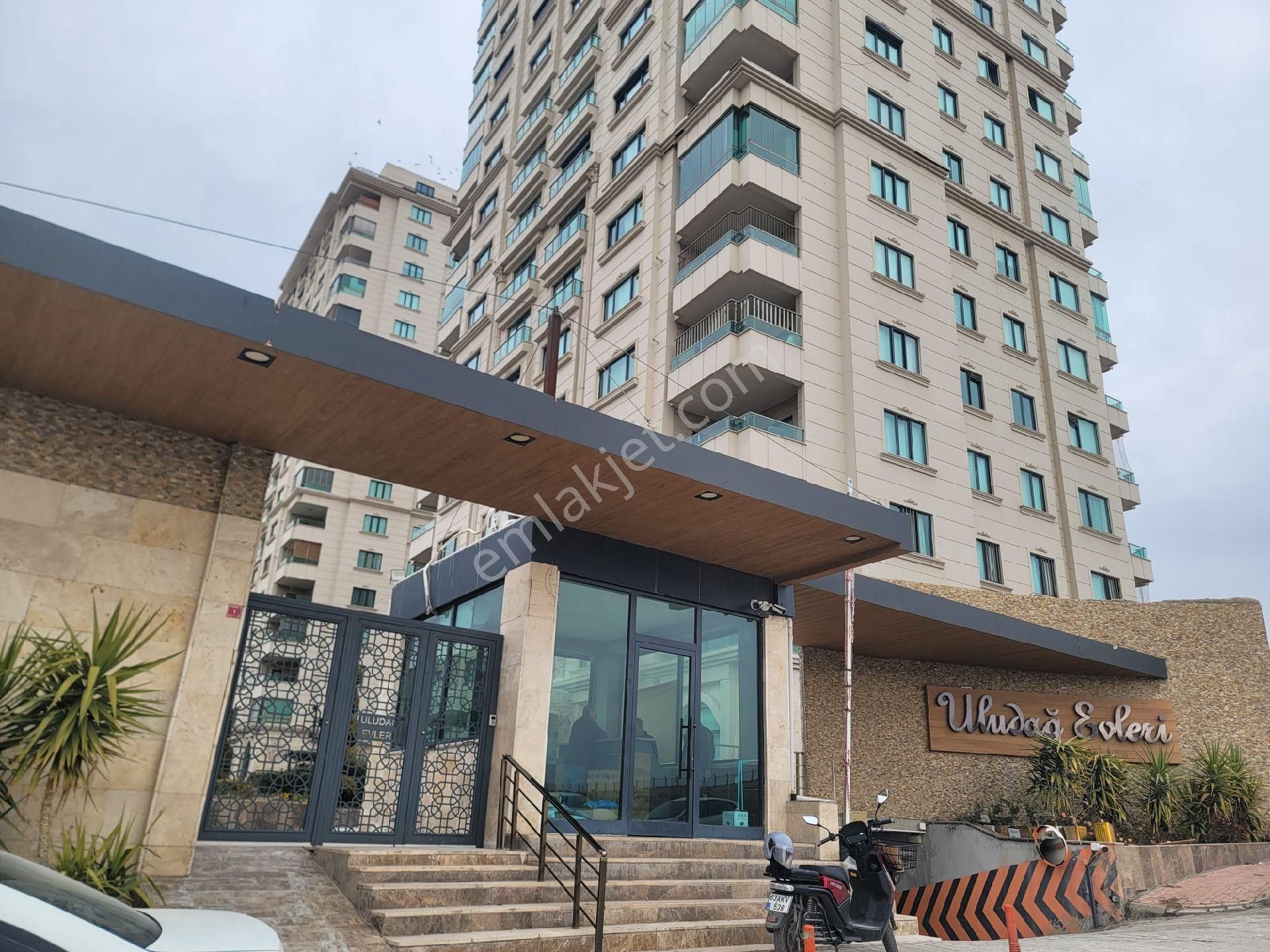 Cadde Seyran'dan Satılık Uludağ Evleri Mavi Yapıda 3+1 170 M2