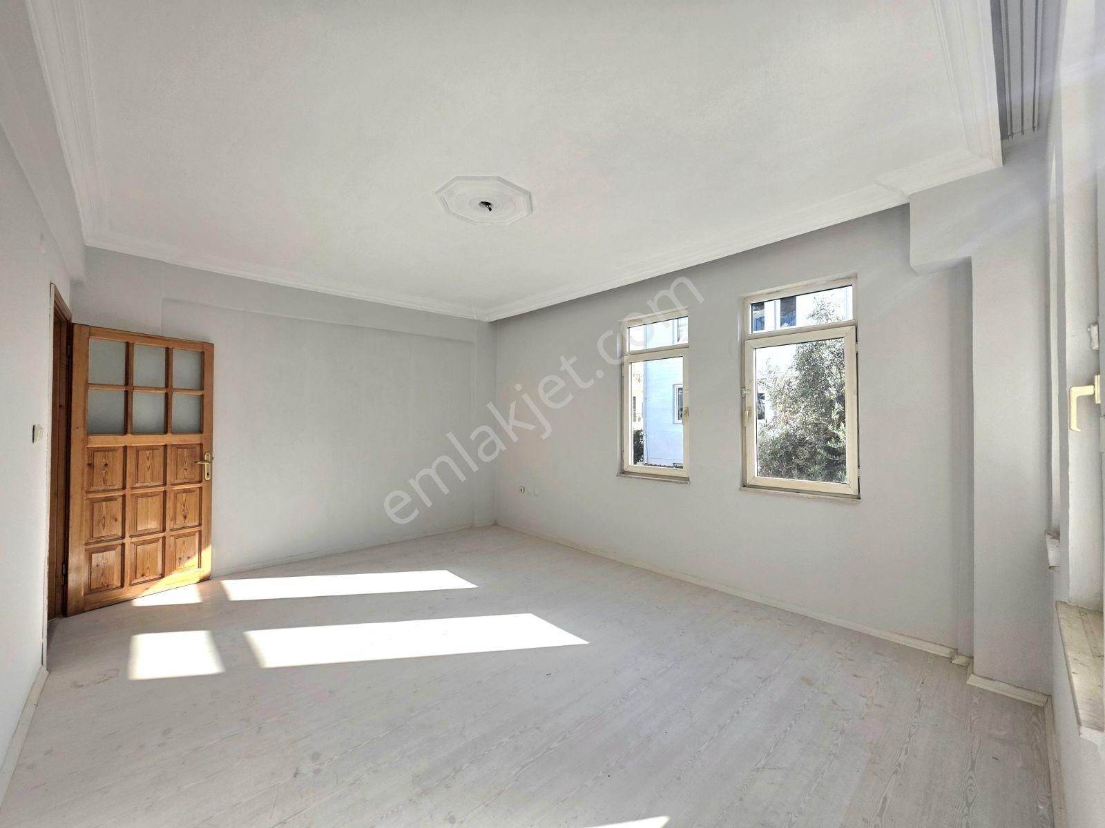 Fethiye Merkez'de Satılık 2+1 100m2 Ara Kat Ayrı Mutfak Daire