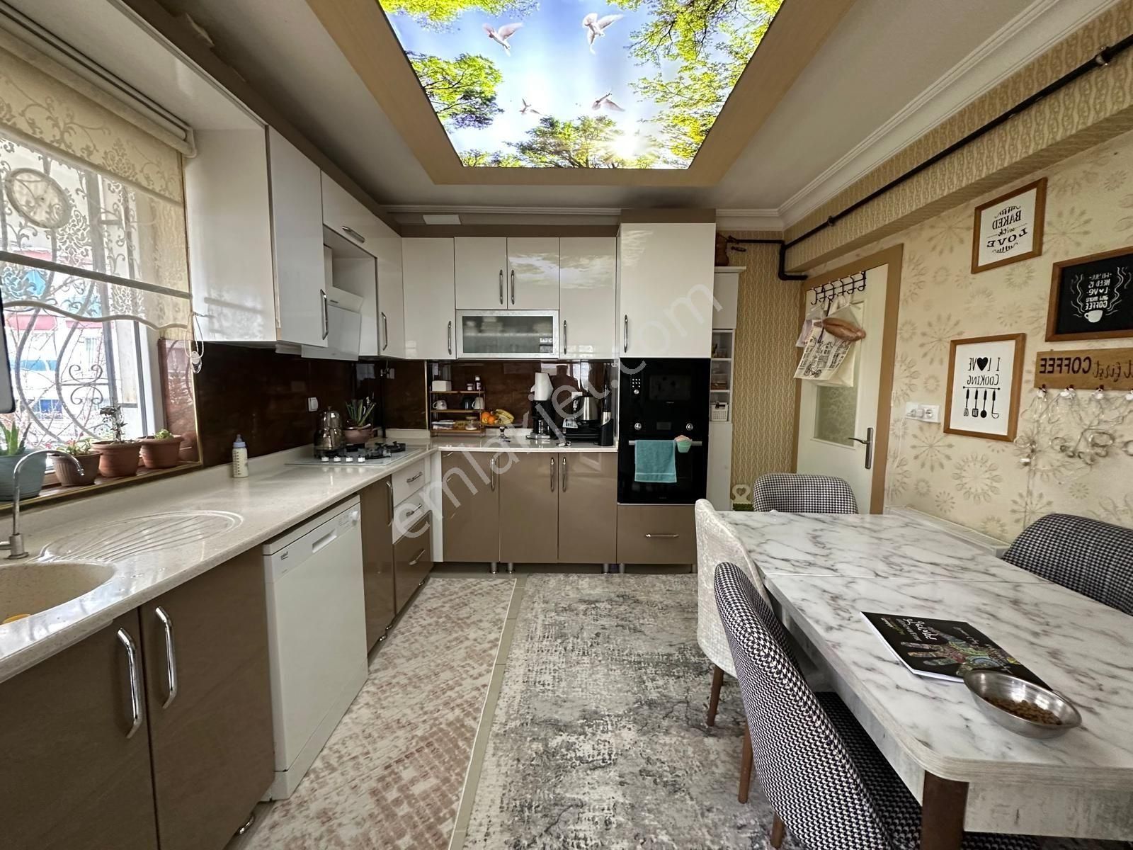 Okul - Park Yakını / Kat Konumlu / Full+full Yapılı Y.giriş 3+1