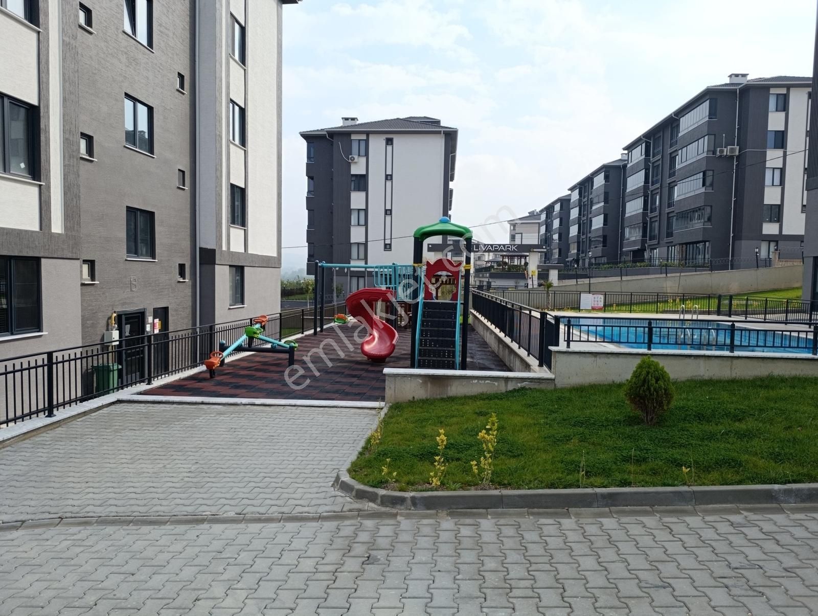 Kariyer Gmden İnegöl Alanyurtta Lüks Sitede 2+1 Satılık Daireler