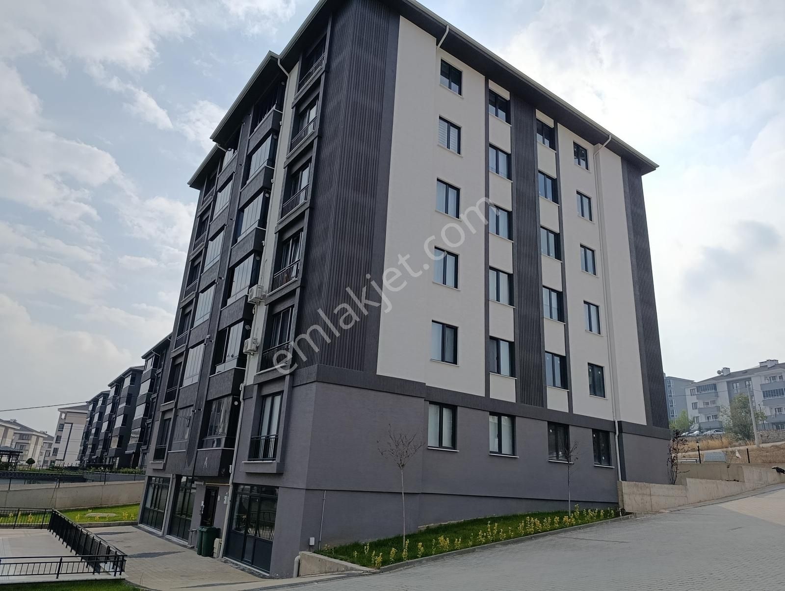 Kariyer Gmden İnegöl Alanyurtta Lüks Sitede 2+1 Satılık Daireler - Görsel 2