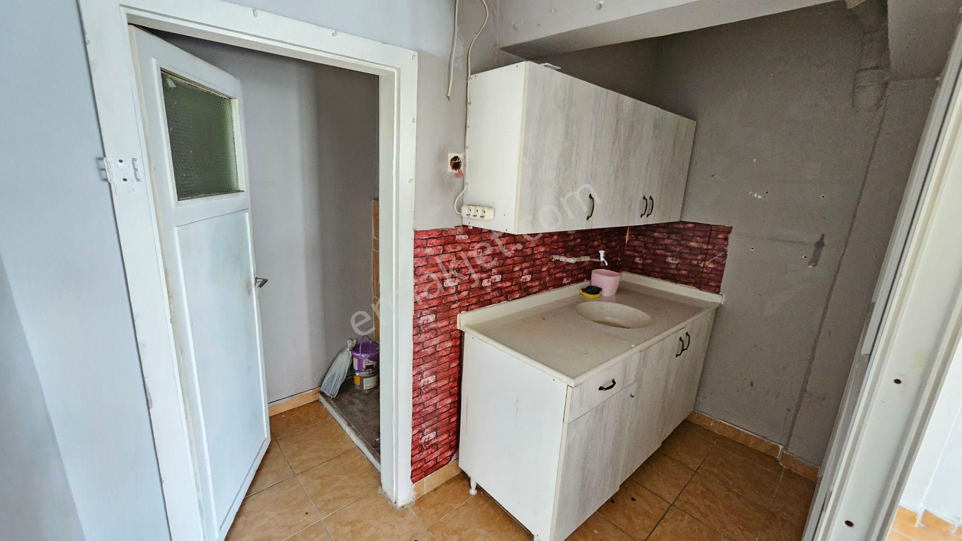 Abidin Paşada 25 Metre Wc Li Mutvaklı Kiralık Dükkan - Görsel 7