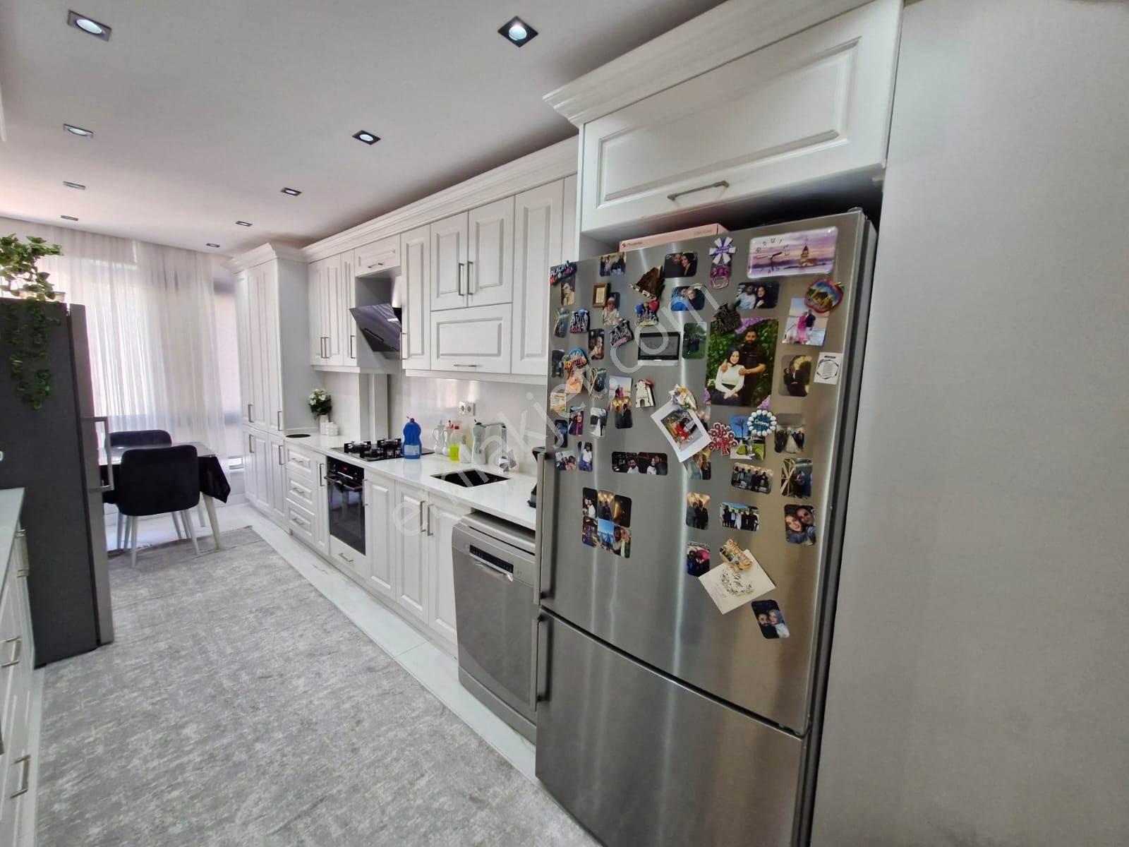 Fatih Emlaktan Ulu Camii Yakını Satılık 2+1 Masrafsız Ara Kat