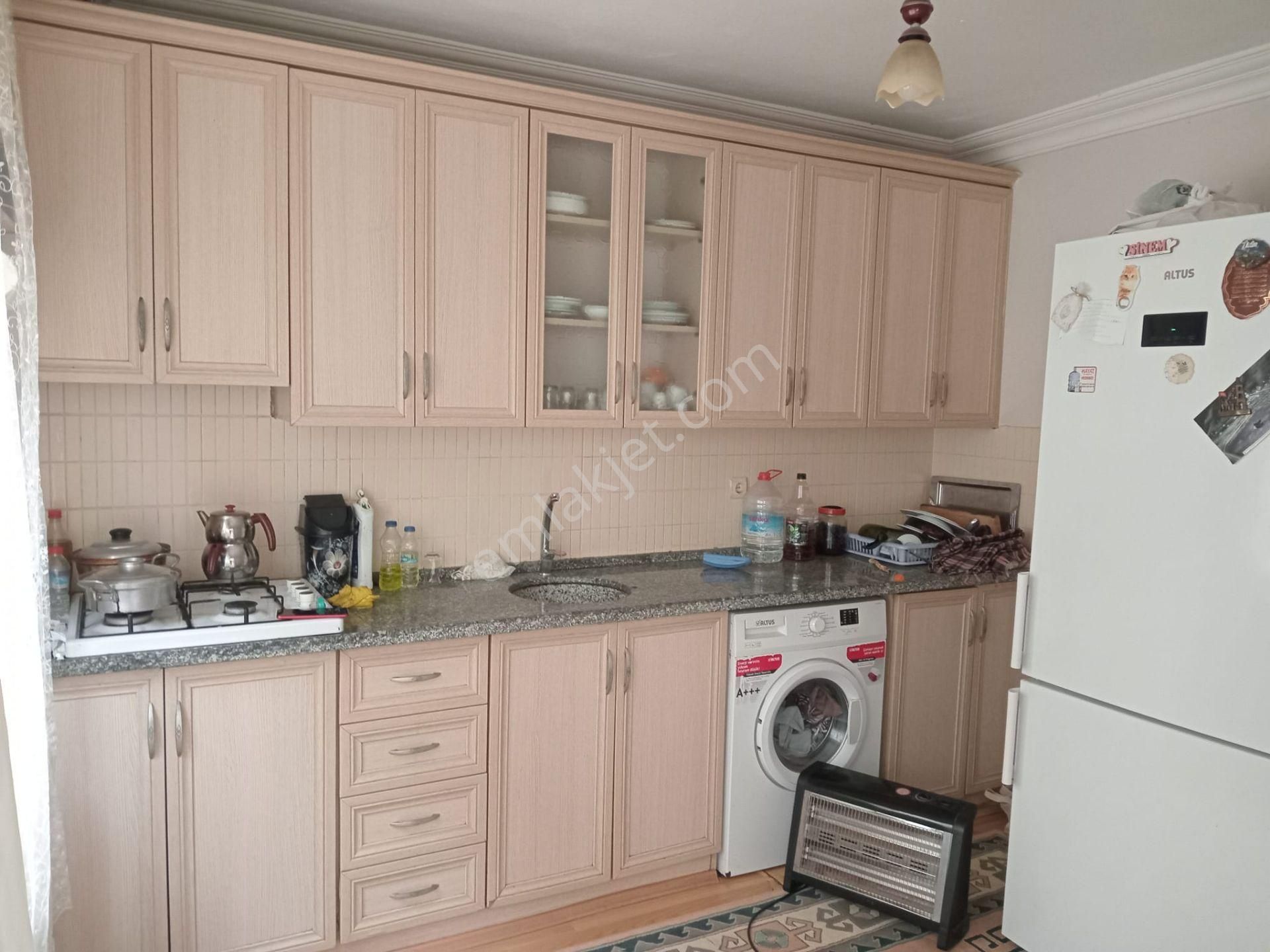 Akhisar Hürriyet Mah. Merkezi Konumda Satılık Daire (emin'den)