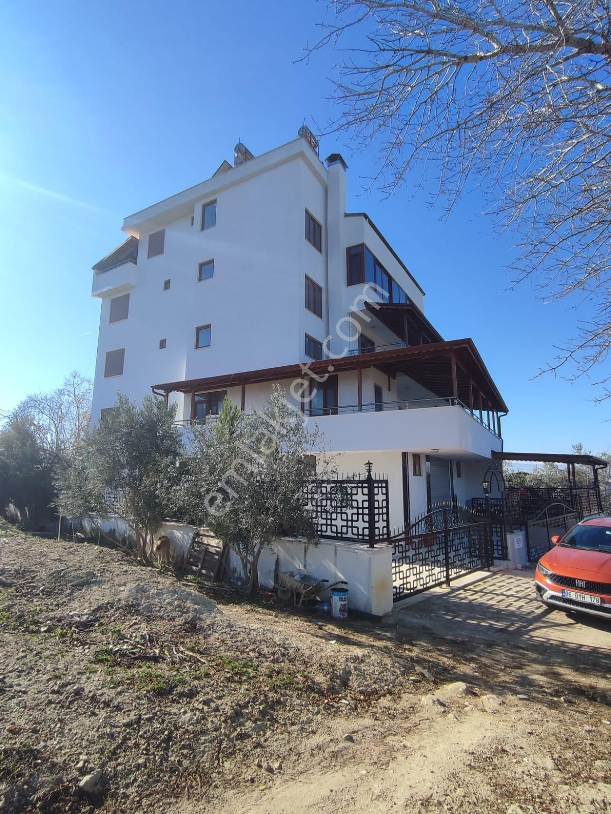 Acil Serik Şatırlı Mah. Komple 4 Katlı Satılık Bina