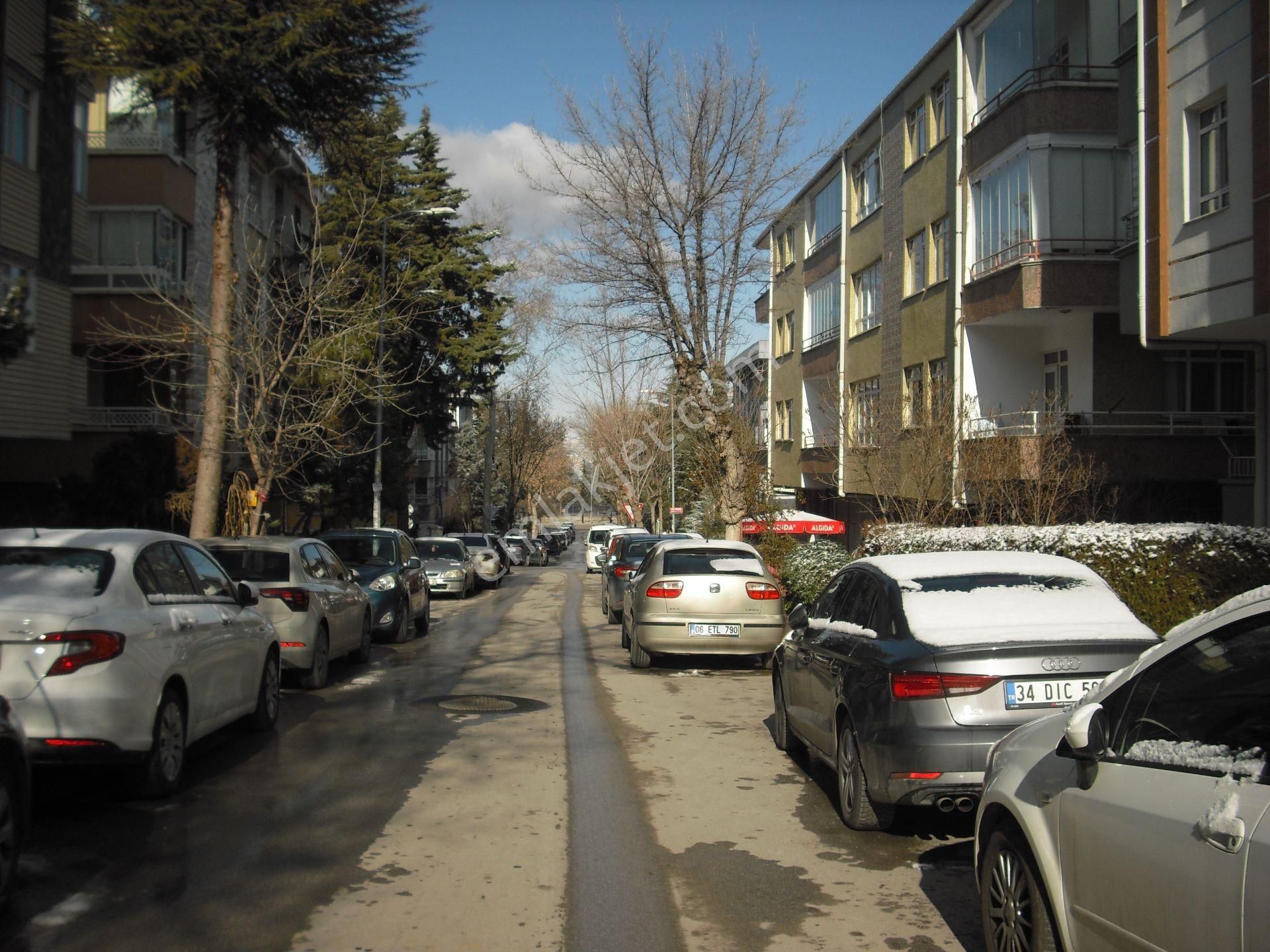 Dikmen Ç.emeç Bulv. Çok Yakın 2+1 Kombili Yüksek Giriş Batı Cephesi - Görsel 14