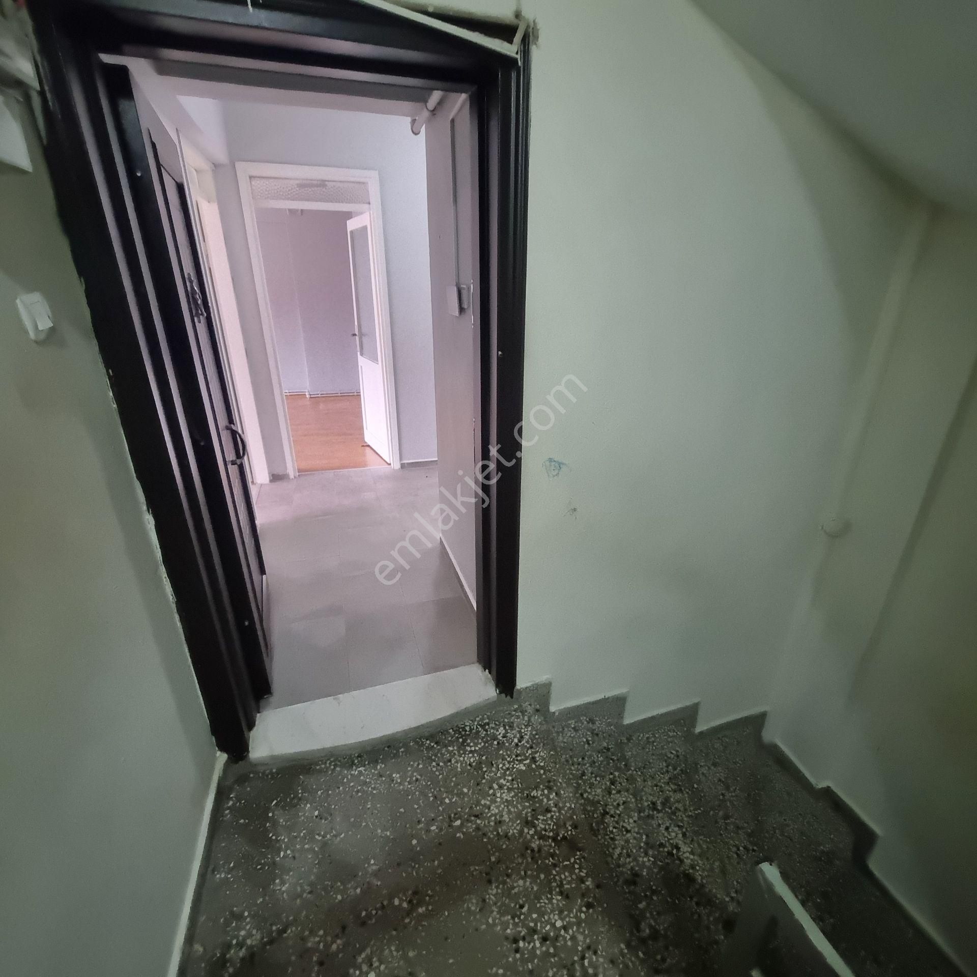 Buca Efeler Mahallesinde Merkezi Konumlu Kiralık 3+1 Daire - Görsel 3