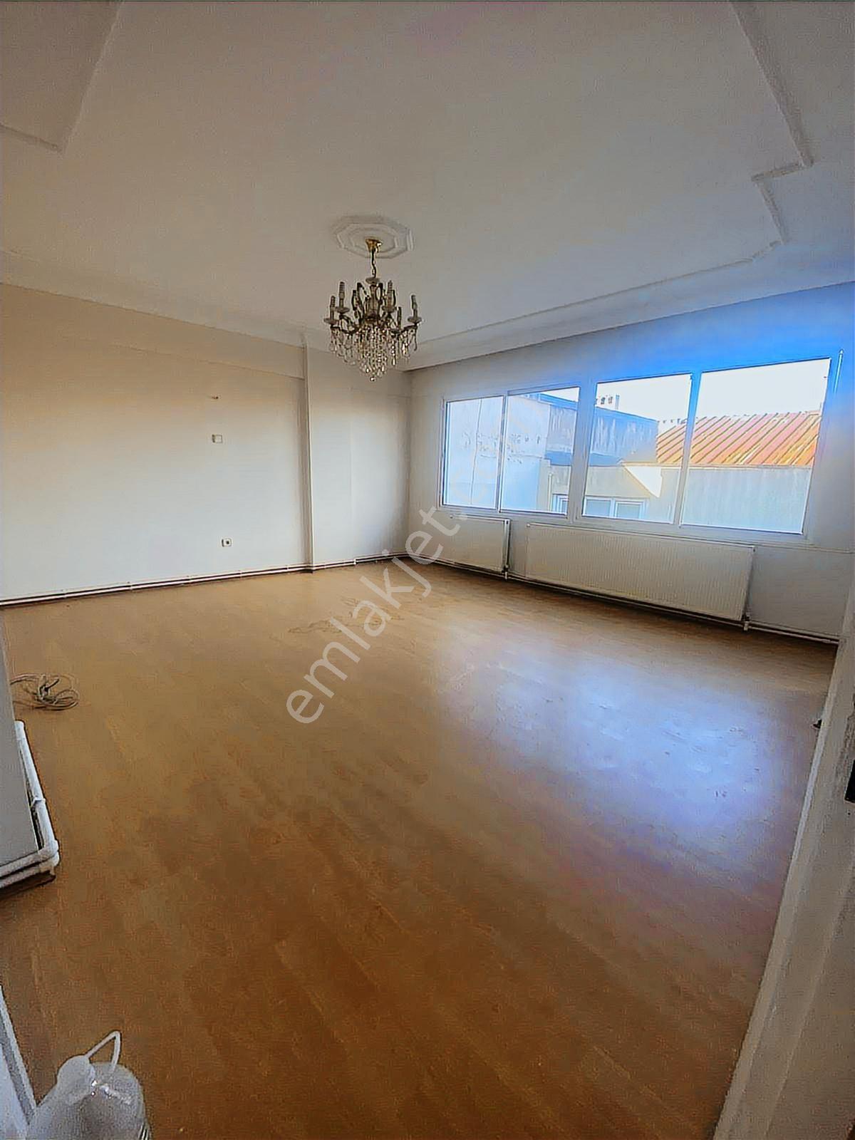Demetten Yeşilyurt Postaneye Yakın 3+1 Doğalgazlı Kiralık Daire