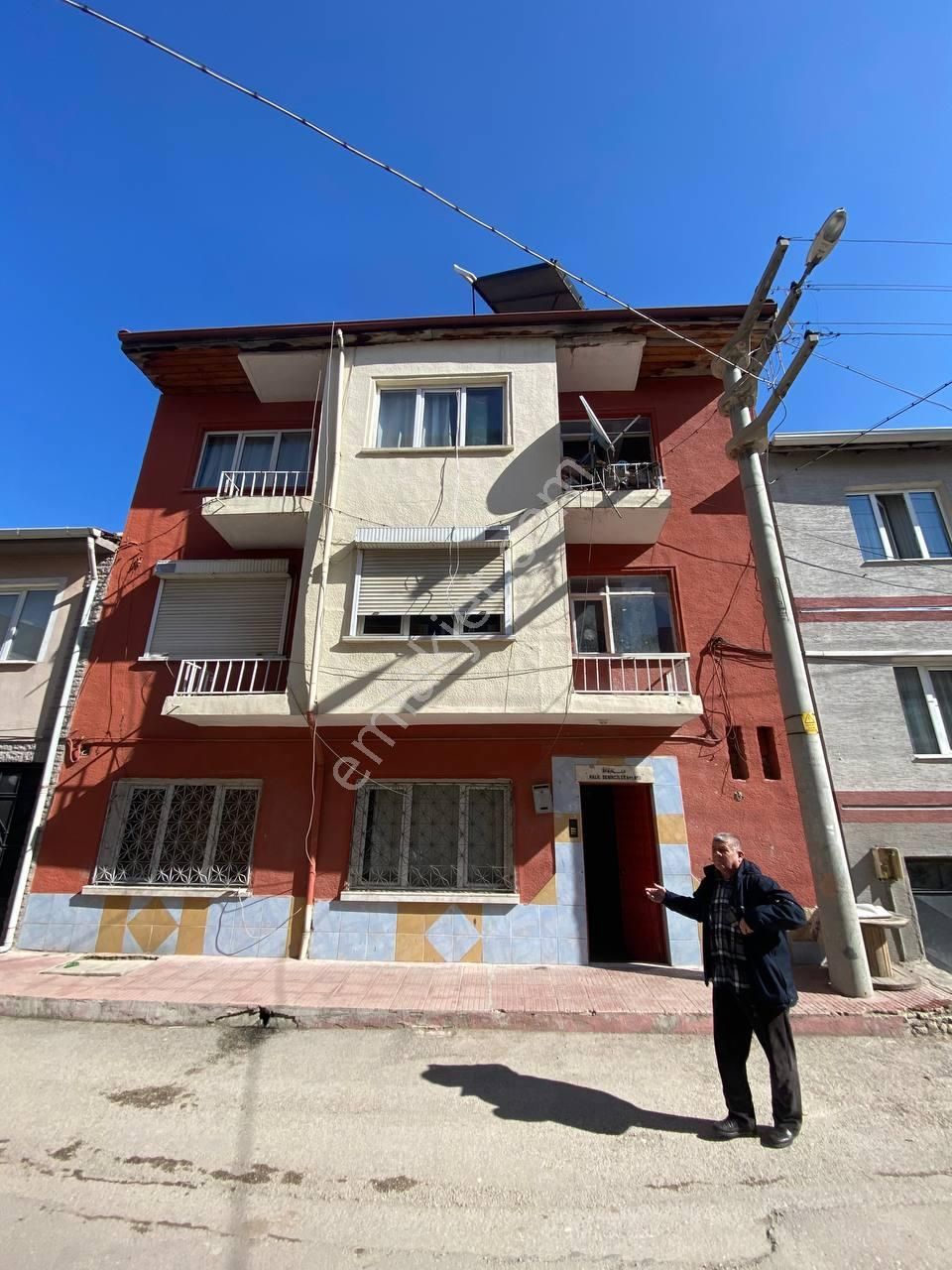 Emek Mahallesinde 3 Ayrı 3+1 Daireli 3 Katlı Komple Satılık Bina