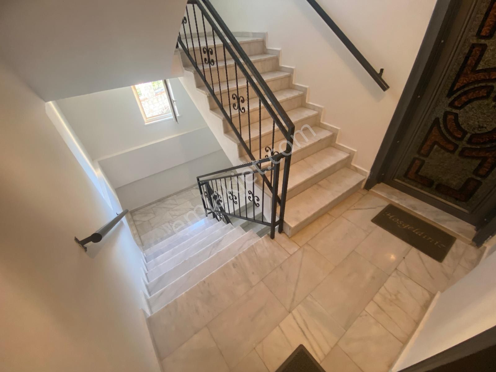 Efeler’de Havuzlu Site İçerisinde 2+1 Daire - Görsel 3