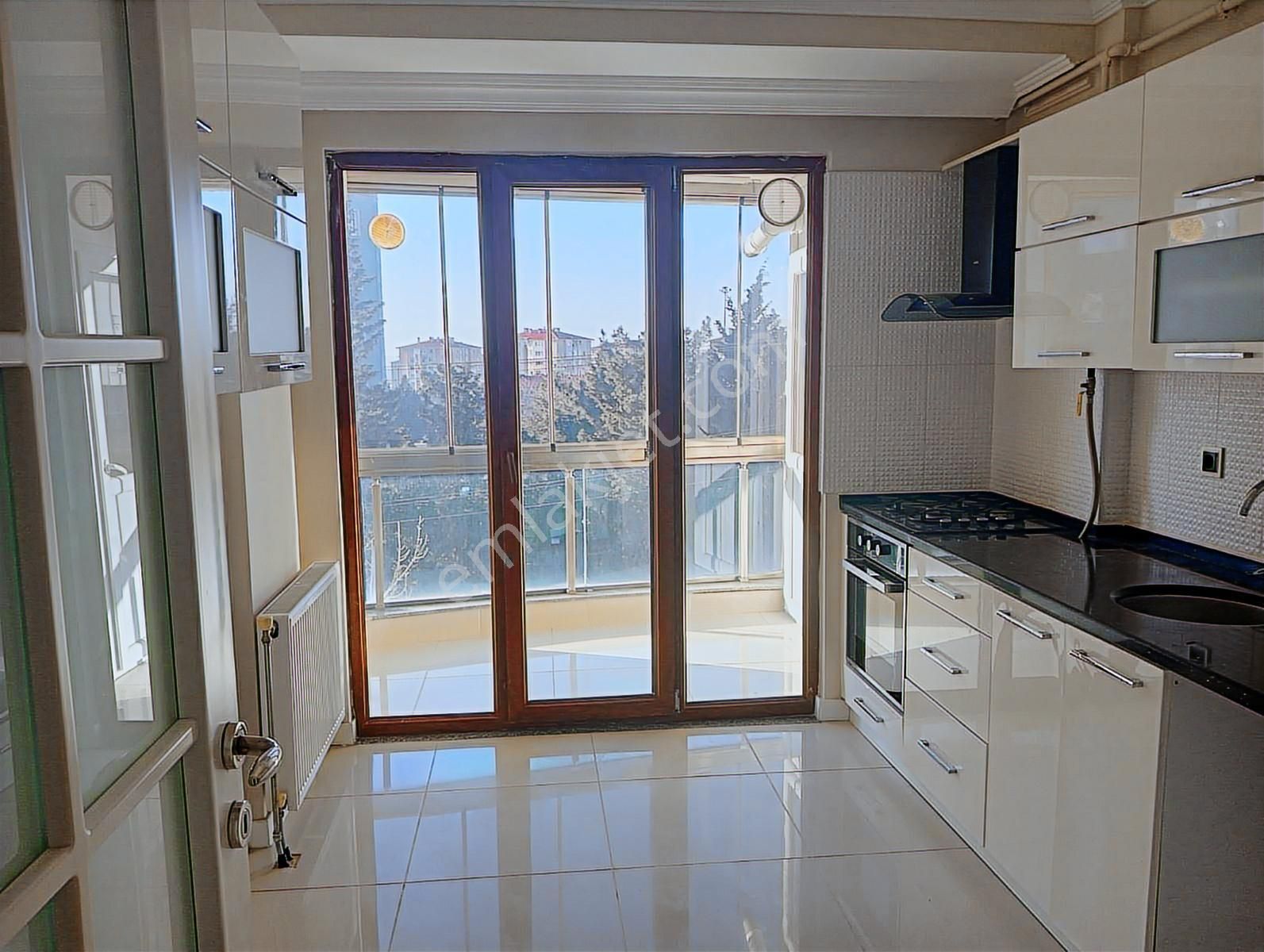 Alipaşa Mahallesi'nde Satılık Ara Kat 3+1 Ebeveyn Banyolu Daire - Görsel 2