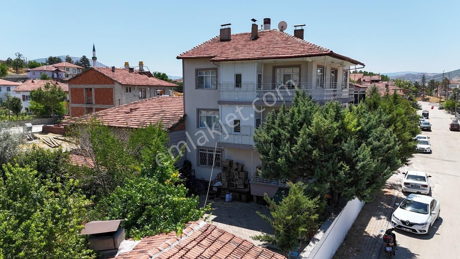 Pekgöz Emlak Dan Varvara Mahallesinde 3 Katlı Bahçeli Müstakil