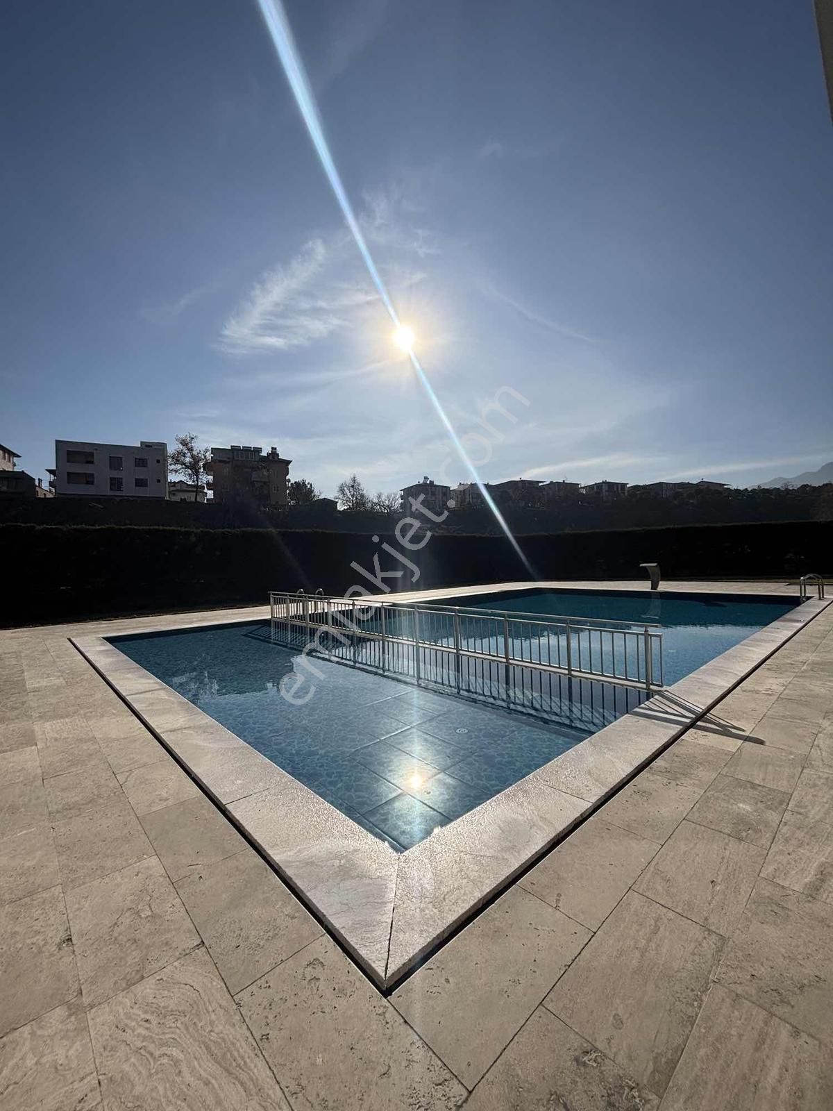 Demirler'den Şemikler'de Siteiçi Arakat 3+1 Kiralık Daire