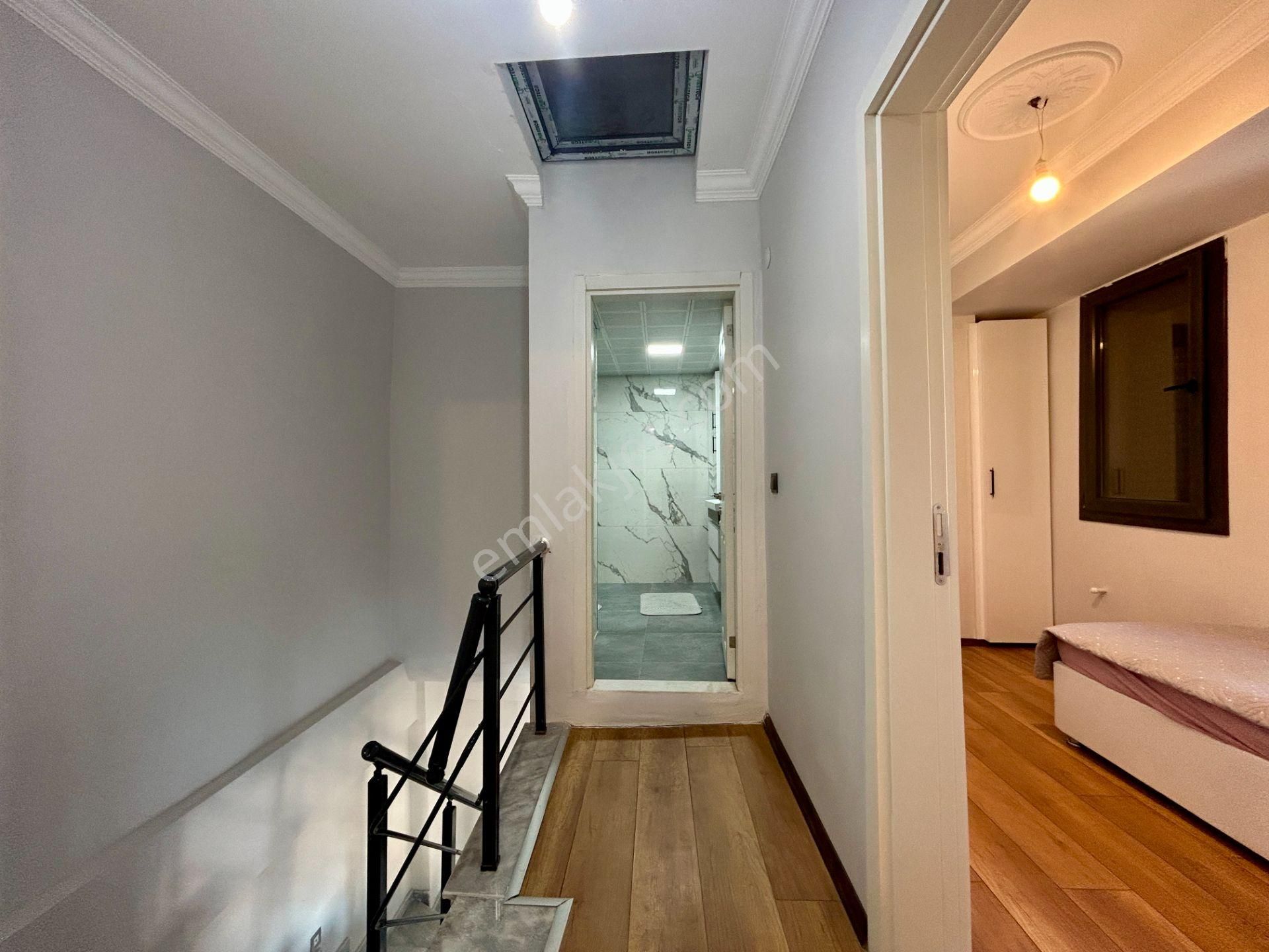 Kuşadası'nda Deniz Manzaralı, Özel Havuzlu, Bahçeli, 4+1 Trıplex Vılla - Görsel 17