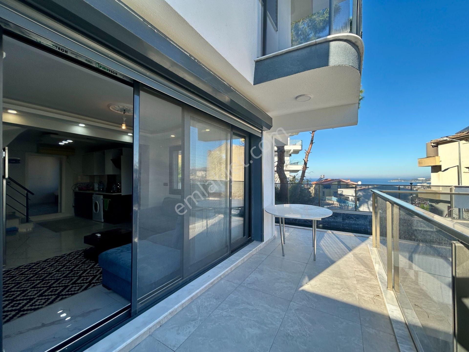 Kuşadası'nda Deniz Manzaralı, Özel Havuzlu, Bahçeli, 4+1 Trıplex Vılla - Görsel 27