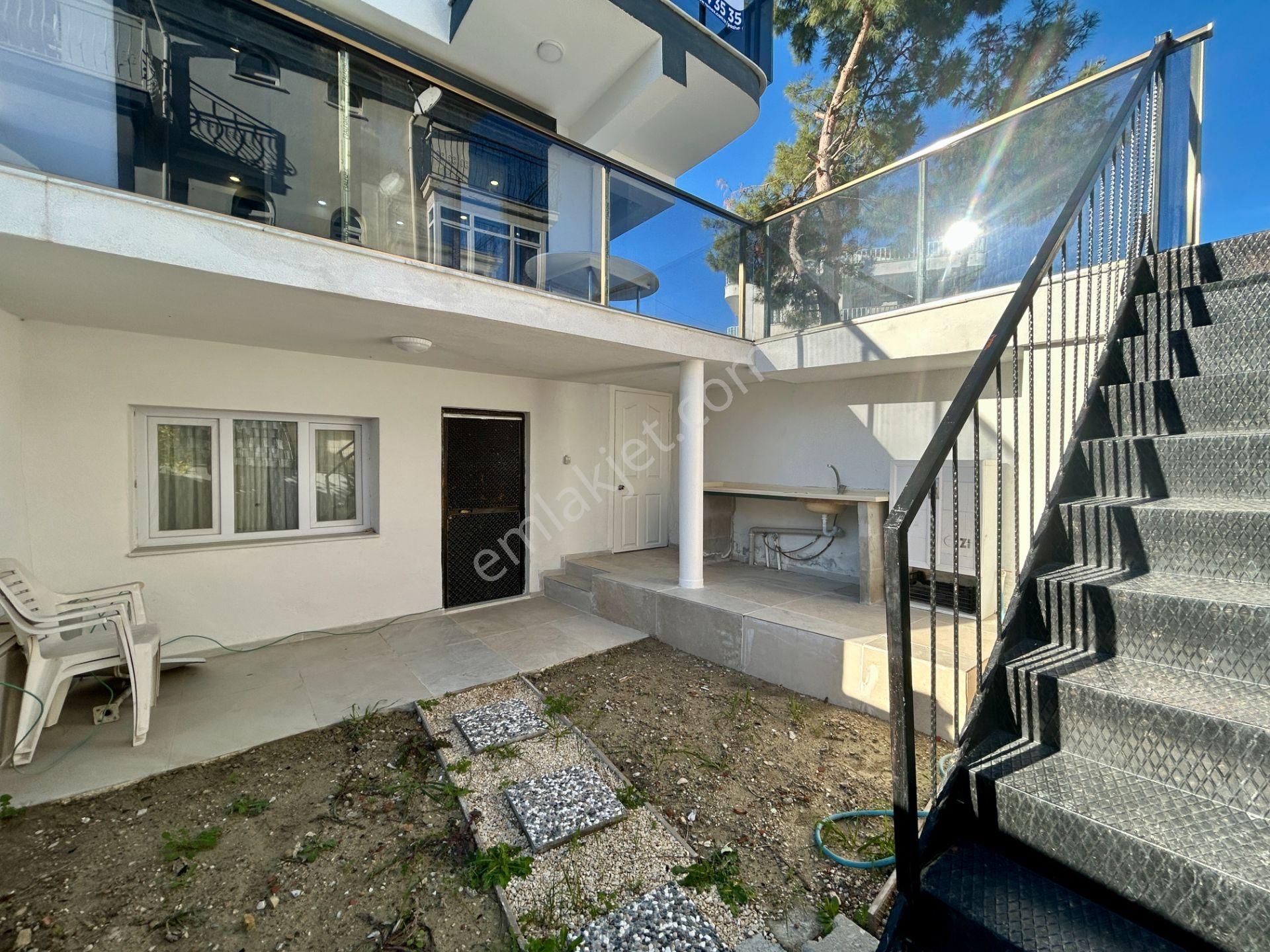 Kuşadası'nda Deniz Manzaralı, Özel Havuzlu, Bahçeli, 4+1 Trıplex Vılla - Görsel 30