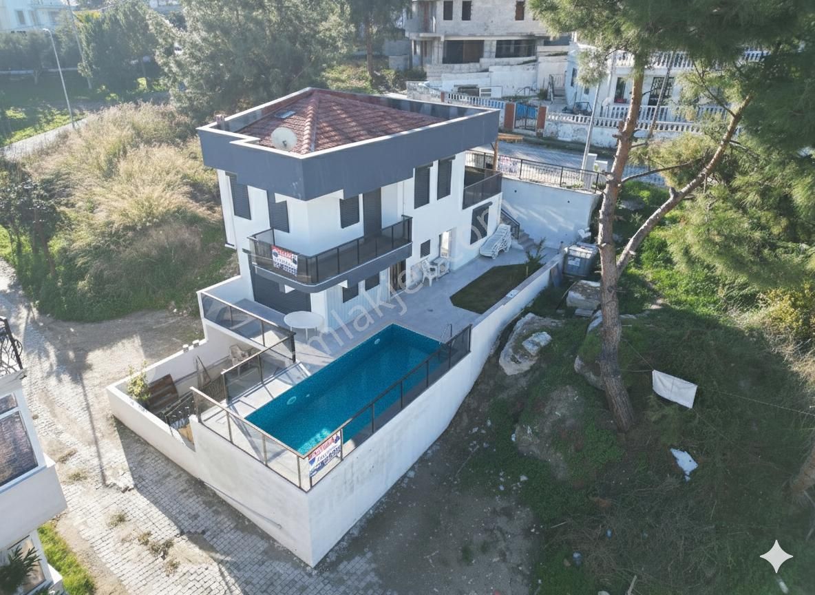 Kuşadası'nda Deniz Manzaralı, Özel Havuzlu, Bahçeli, 4+1 Trıplex Vılla - Görsel 5