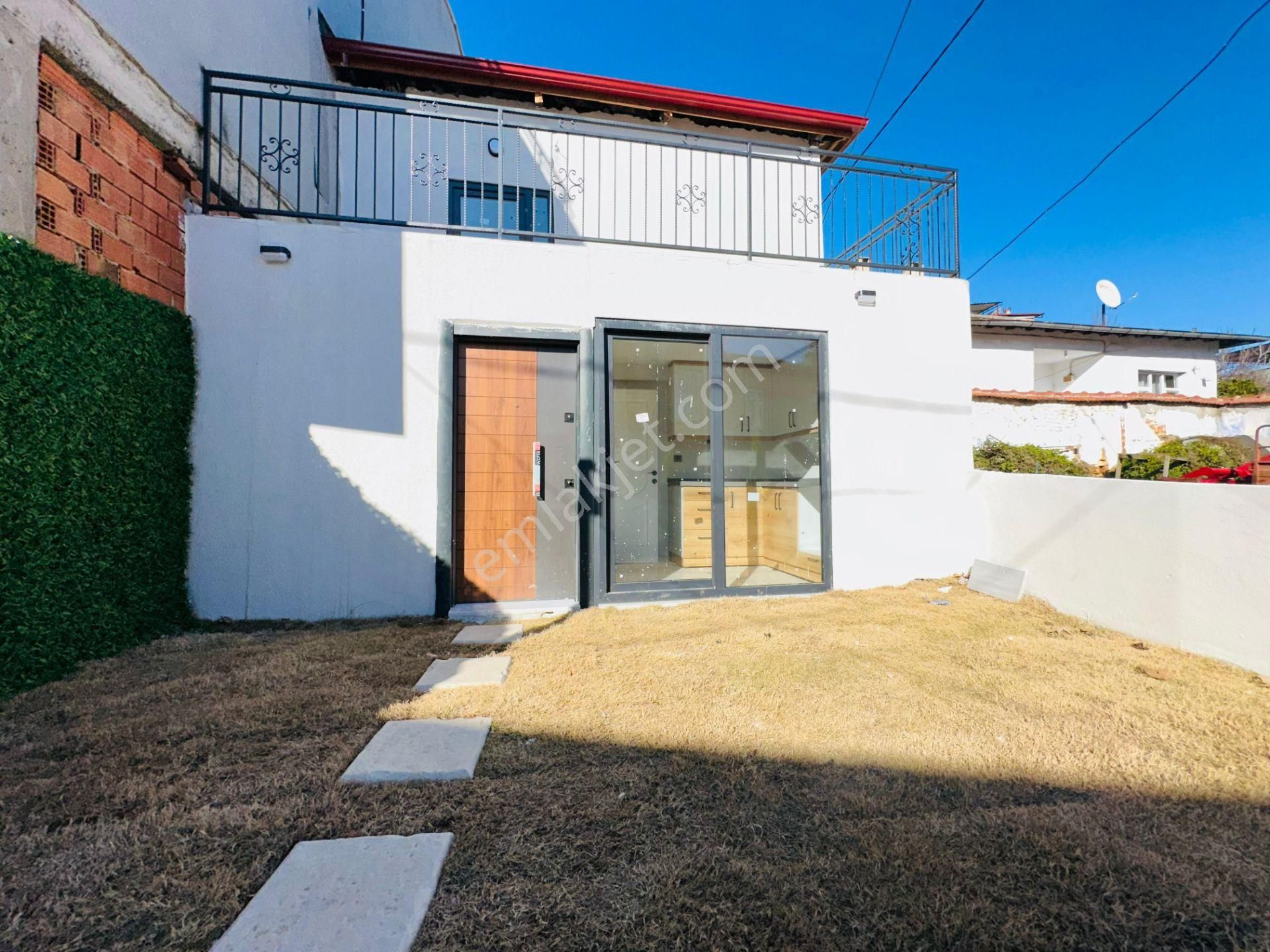 Kızılkeçili Köyün De 1+1 Teraslı Bahçeli Satılık Müstakil Ev