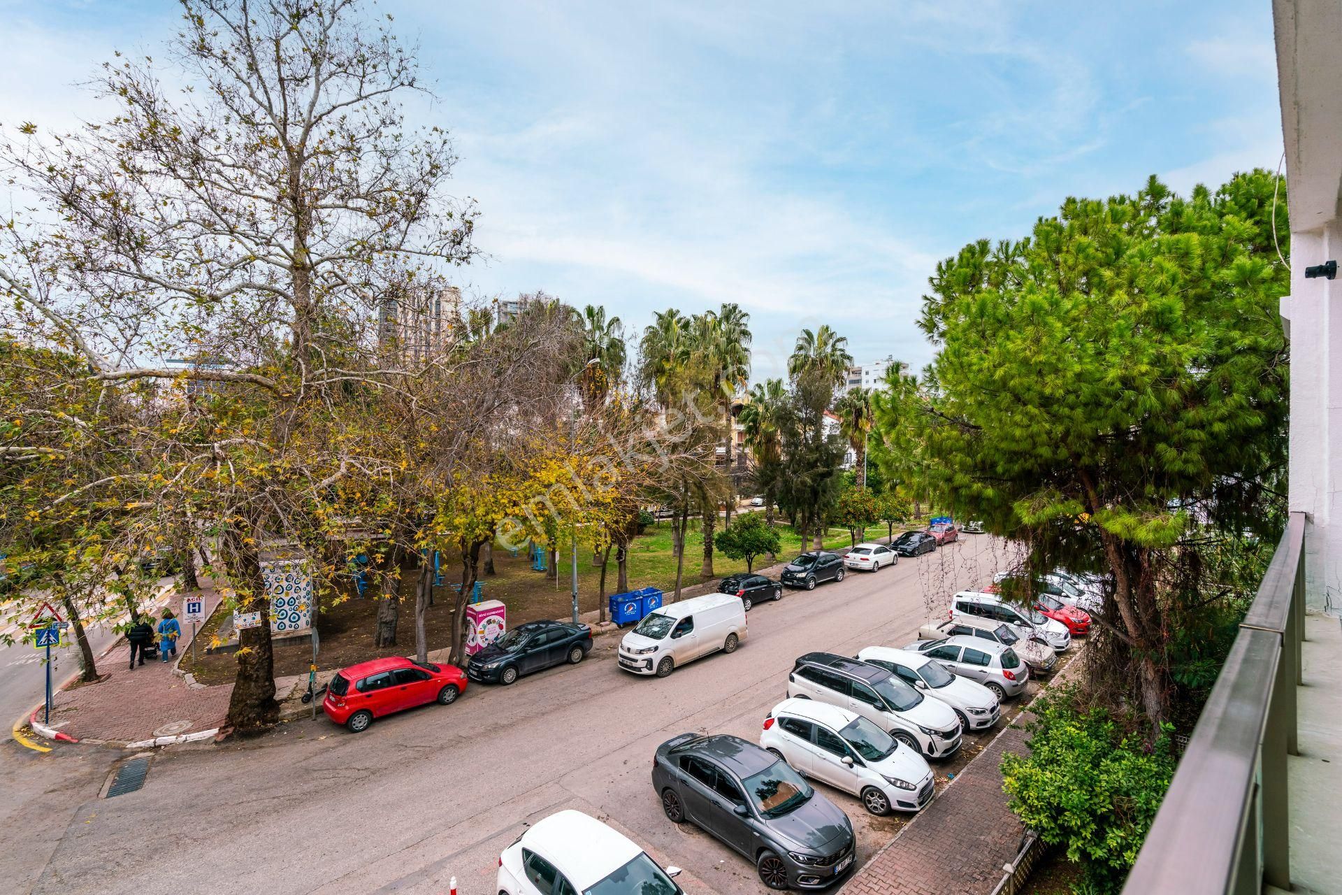 Antalya Lara Eski Lara Caddesinde Süper Lüks Deniz Manzaralı 3+1 - Görsel 27