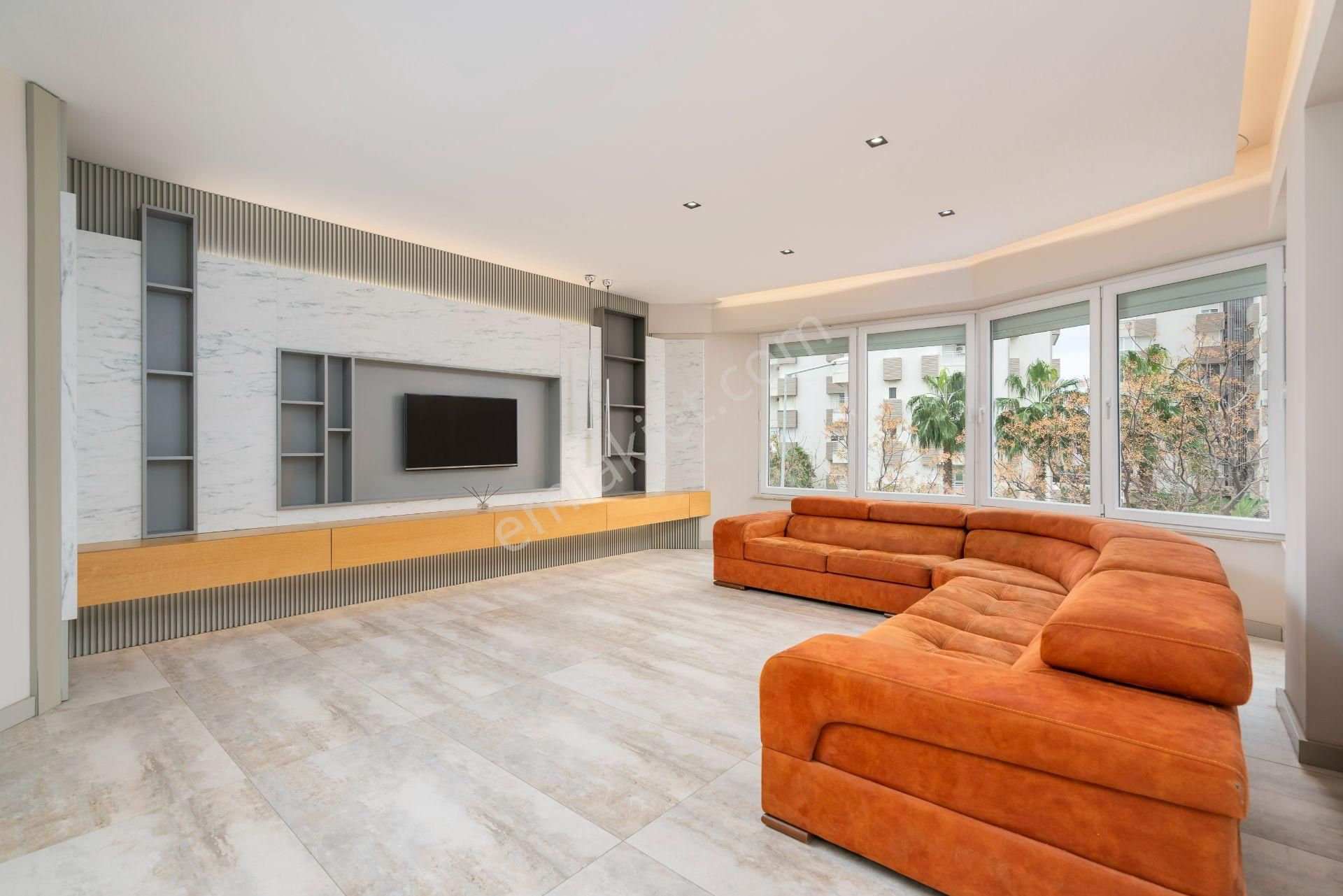 Antalya Lara Eski Lara Caddesinde Süper Lüks Deniz Manzaralı 3+1